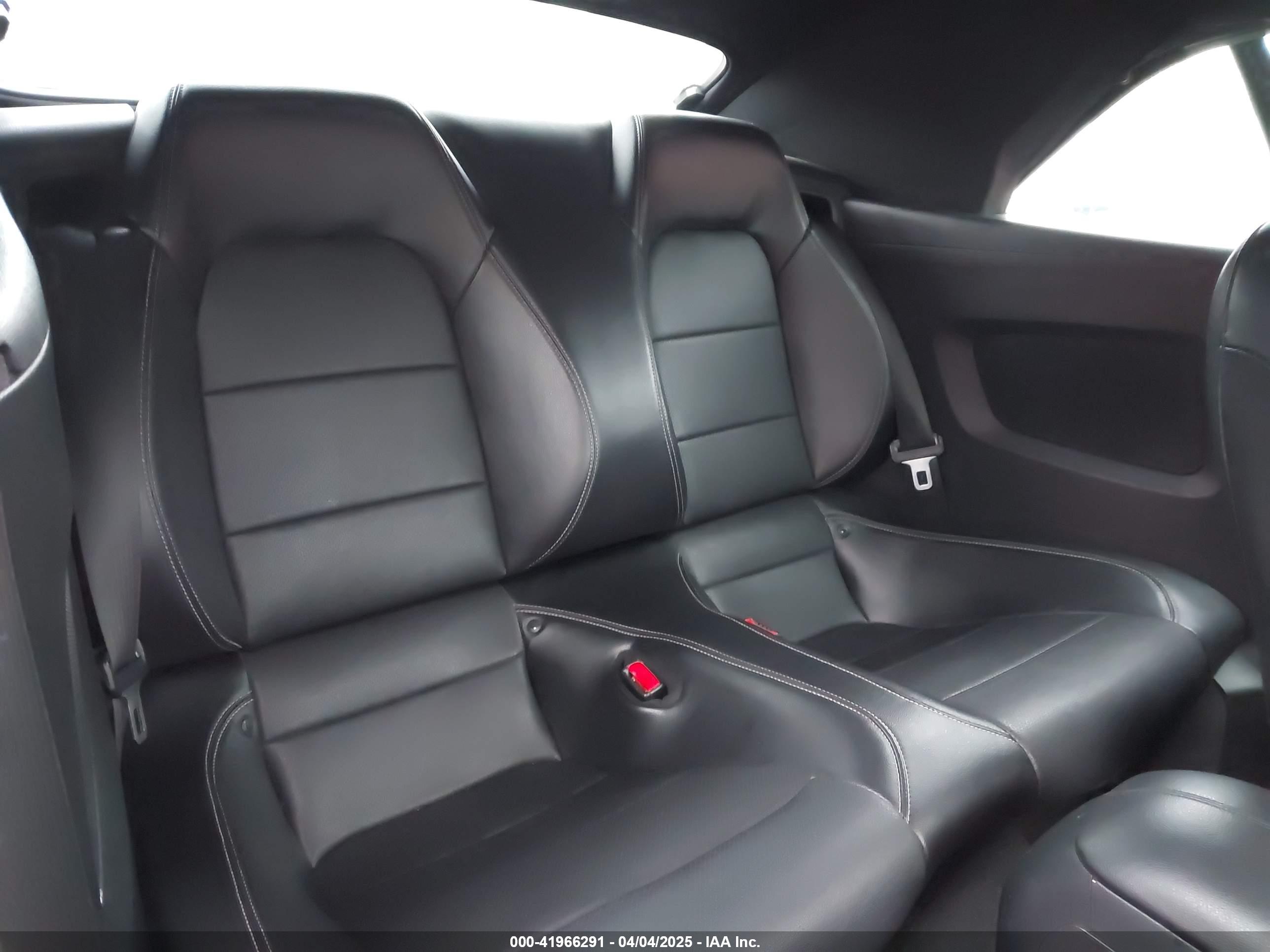 FORD MUSTANG image 8