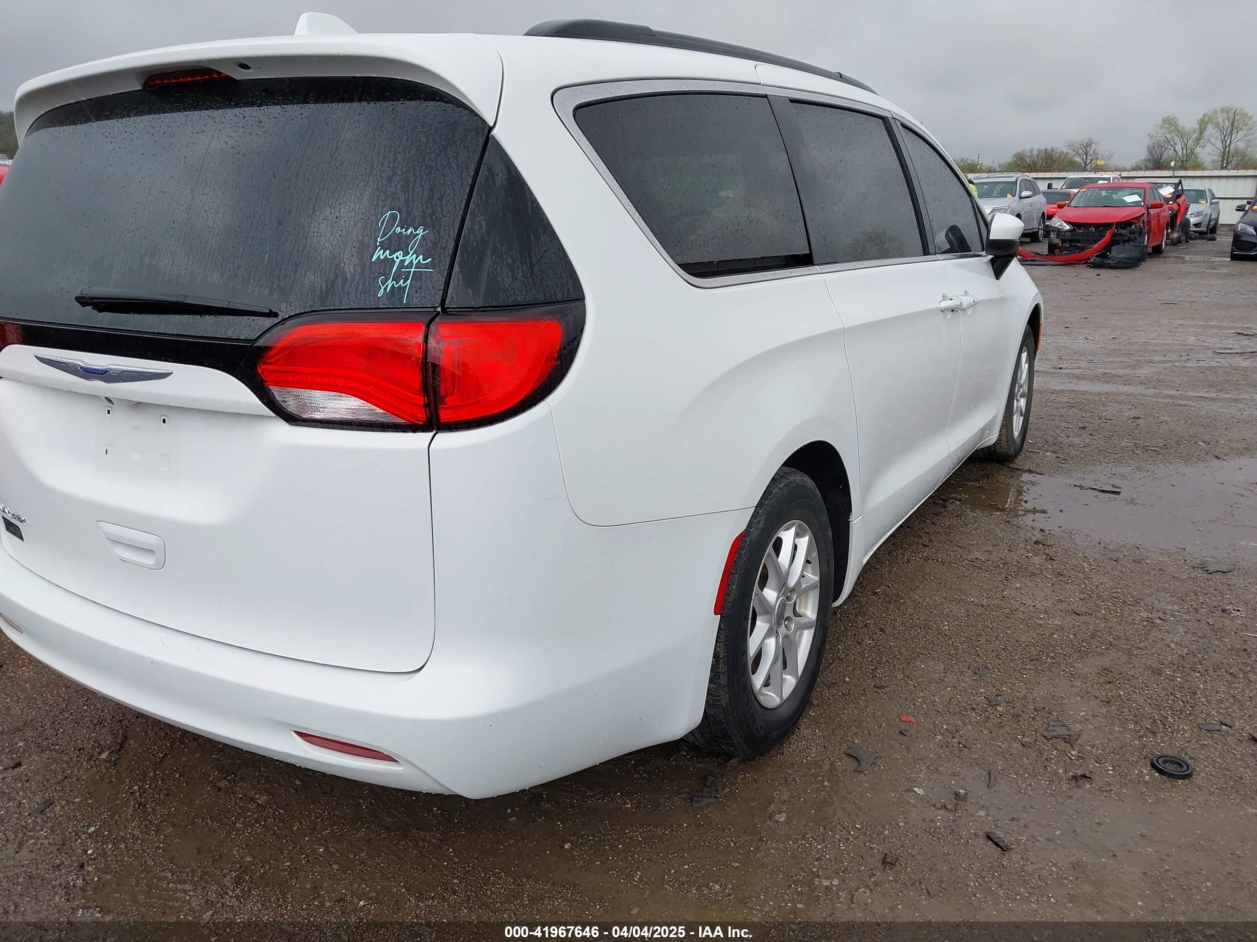 CHRYSLER VOYAGER image 4