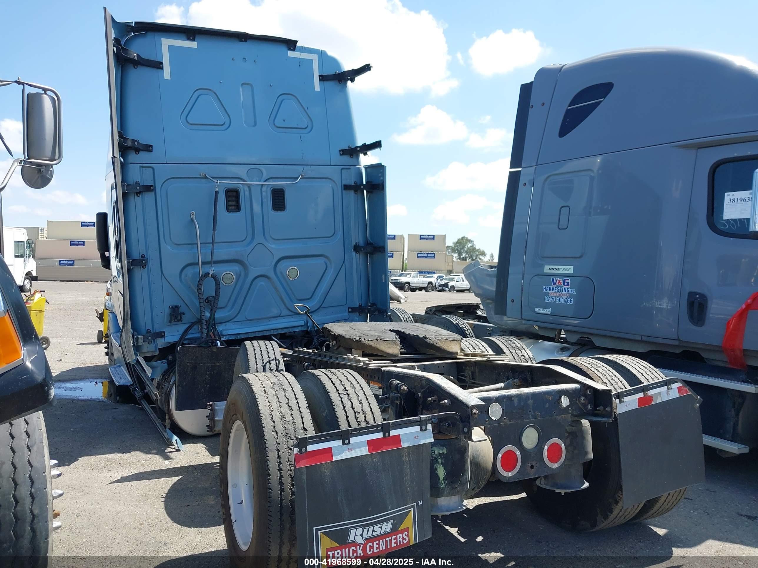 FREIGHTLINER CASCADIA image 3