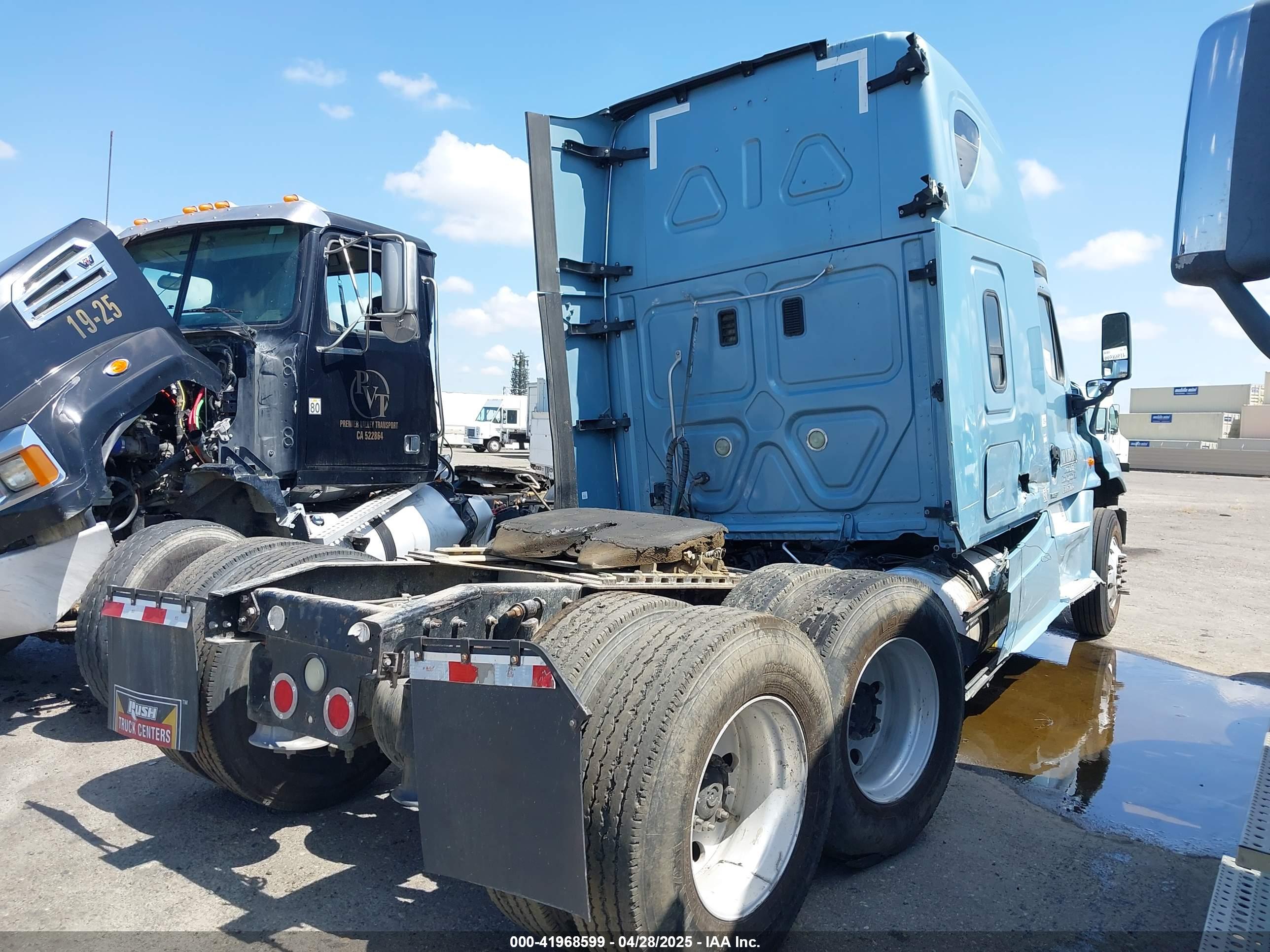 FREIGHTLINER CASCADIA image 4