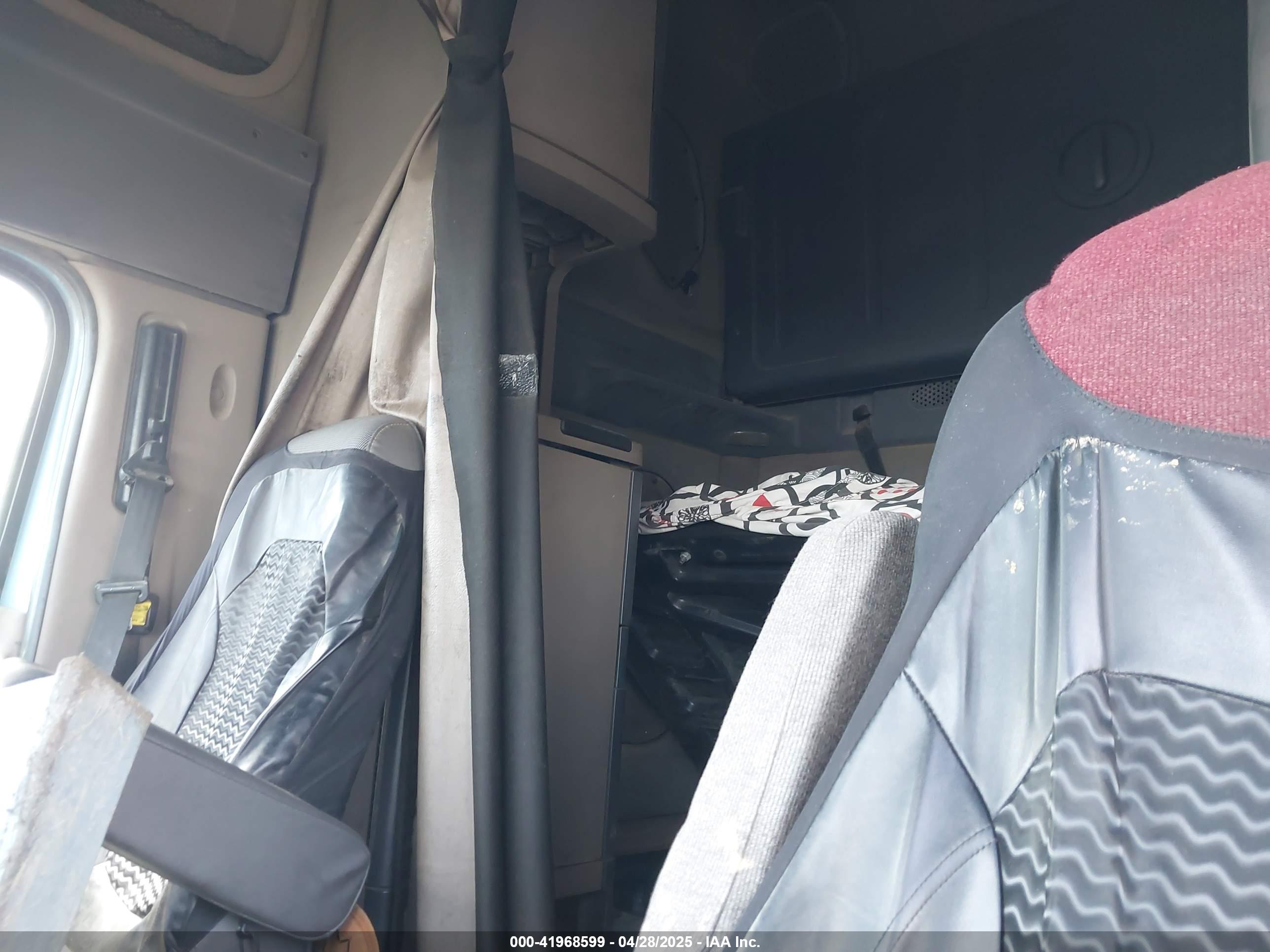 FREIGHTLINER CASCADIA image 7