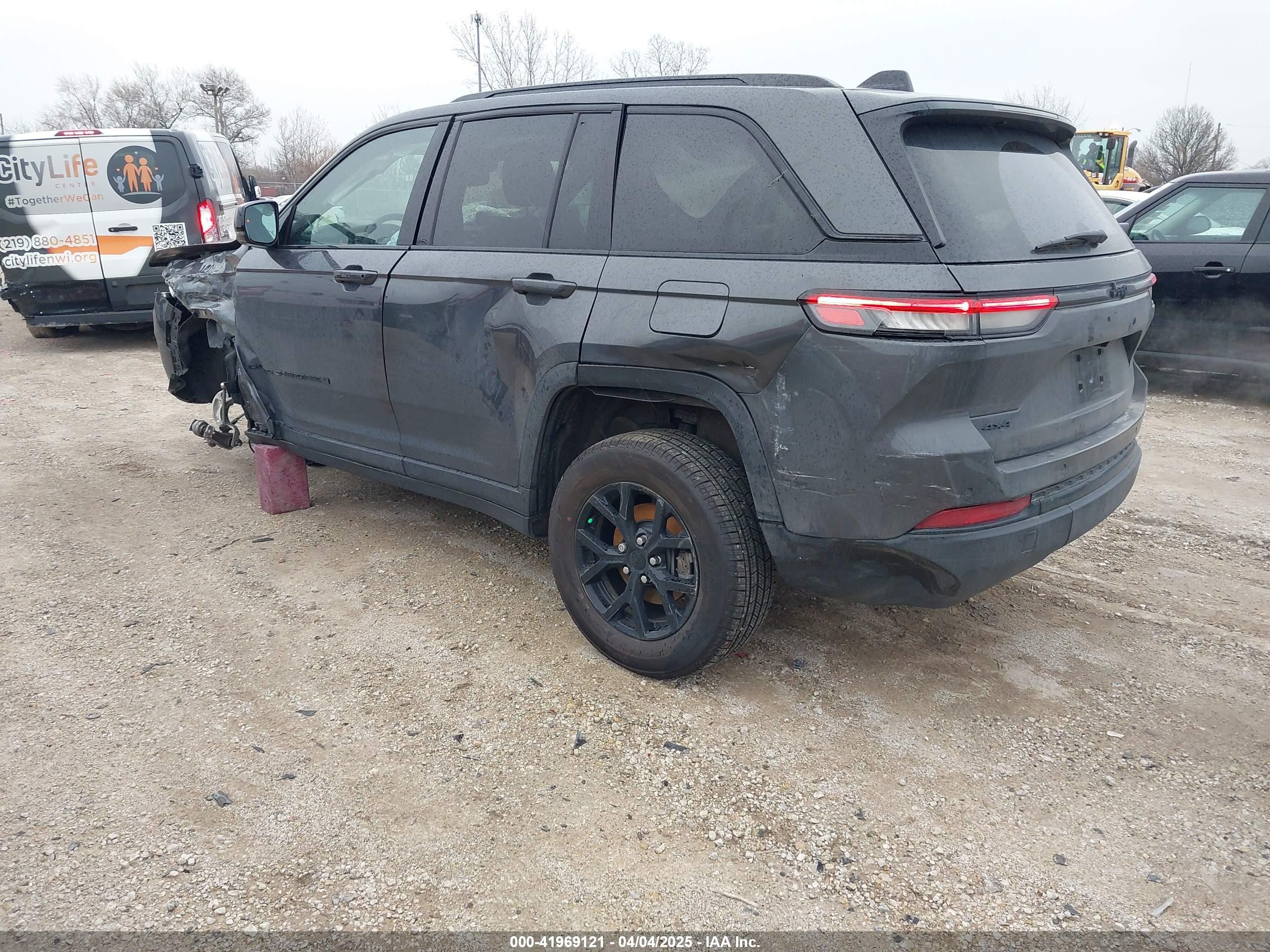 JEEP GRAND image 3