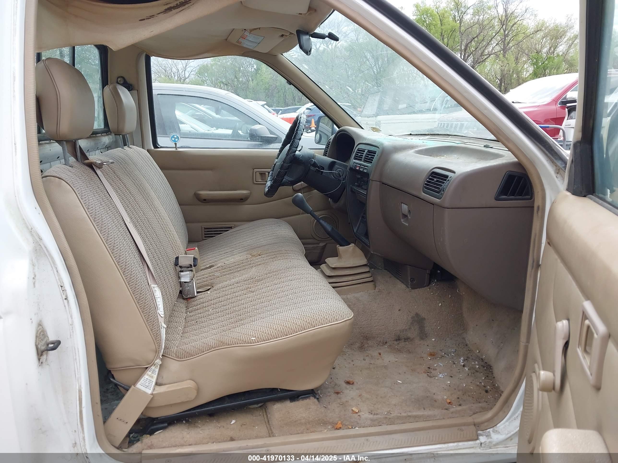 NISSAN 4X2 image 5