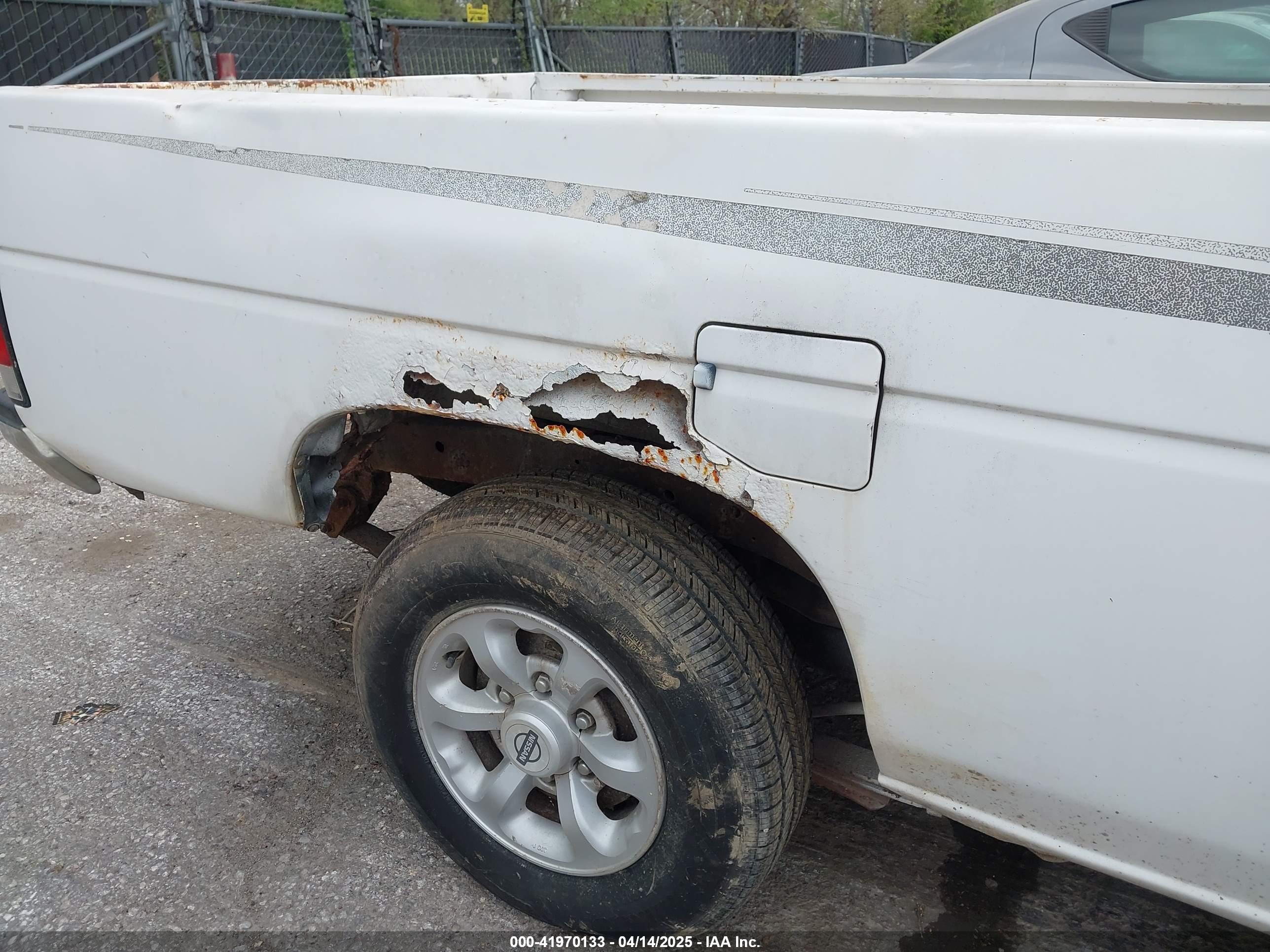 NISSAN 4X2 image 6