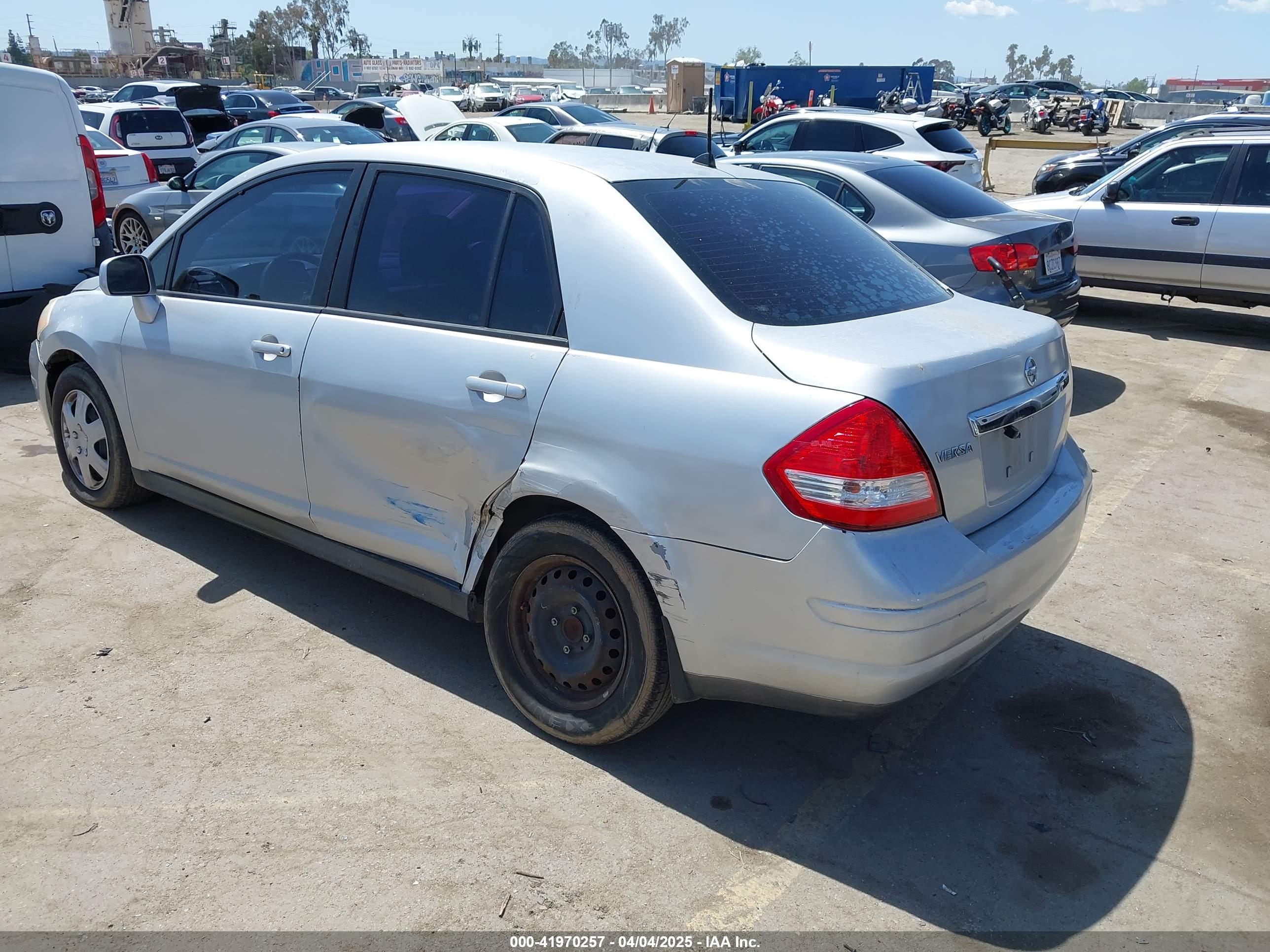 NISSAN VERSA image 3