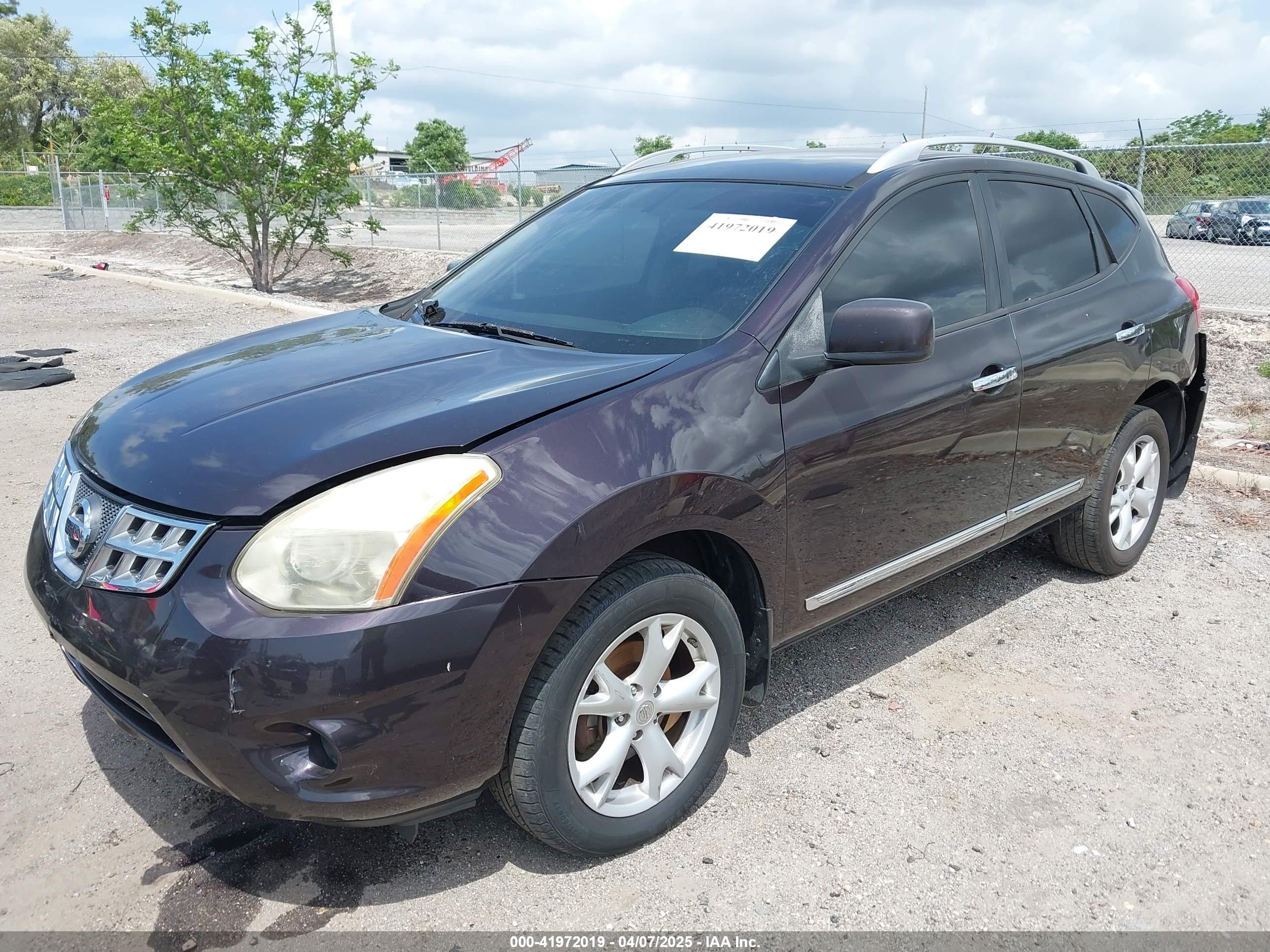 NISSAN ROGUE image 2