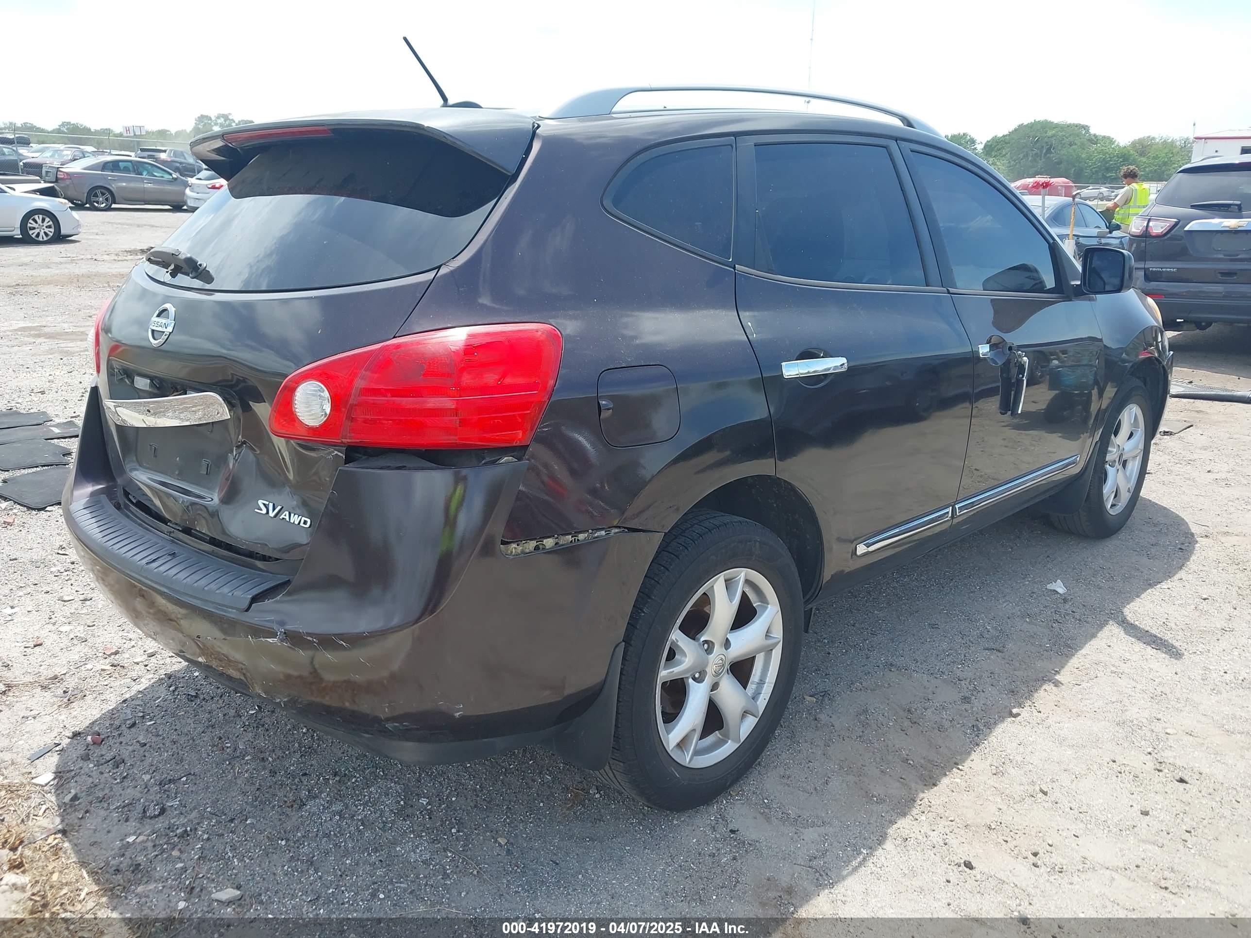 NISSAN ROGUE image 4