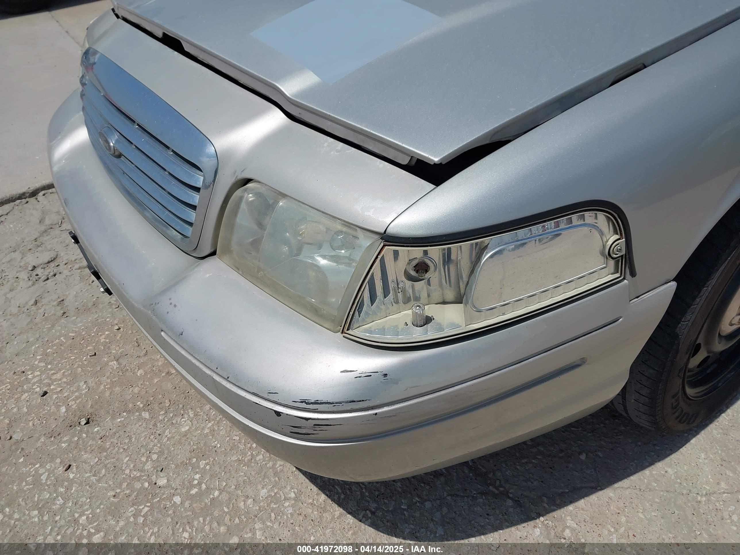 FORD CROWN image 6
