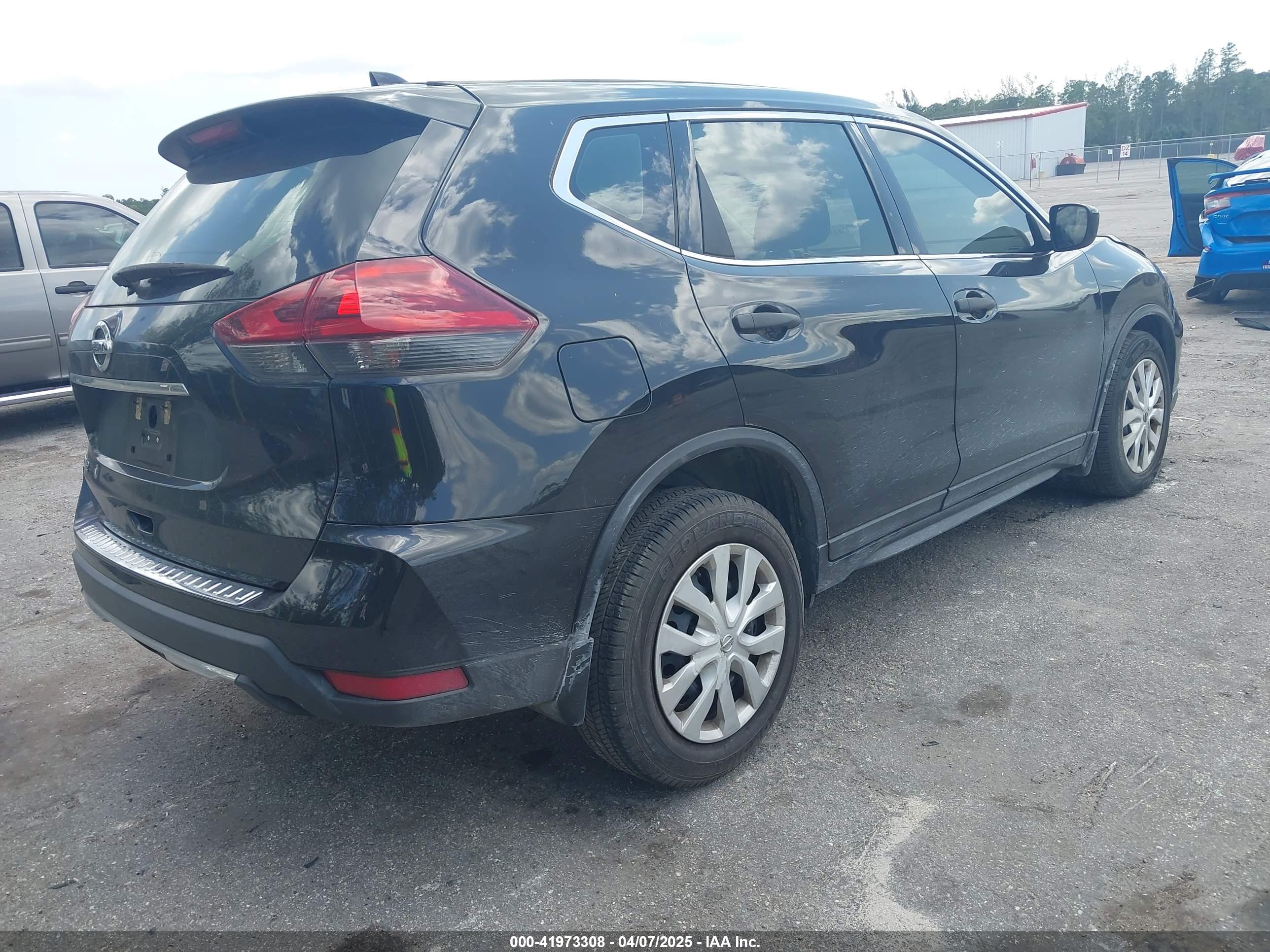 NISSAN ROGUE image 4