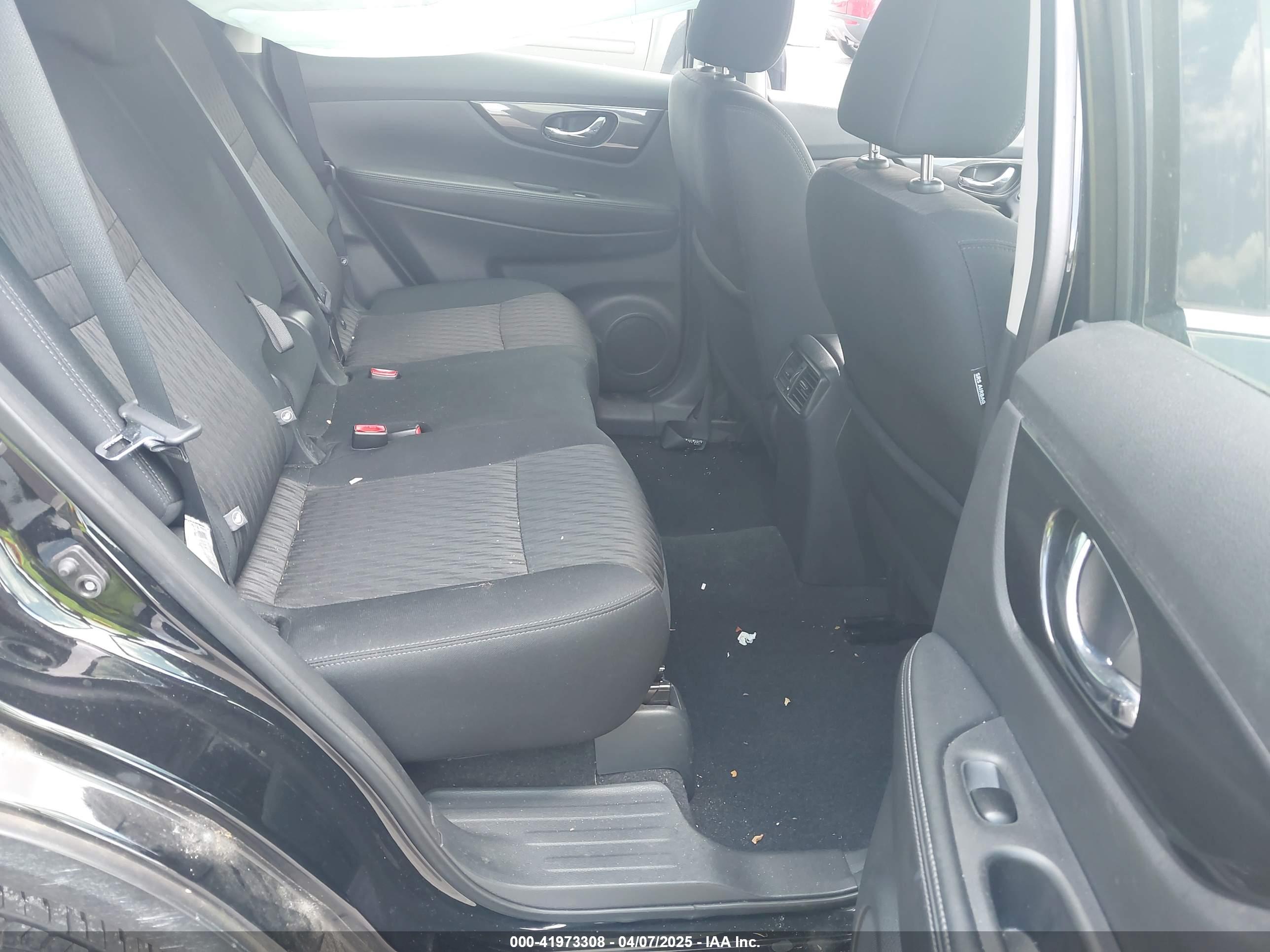 NISSAN ROGUE image 8