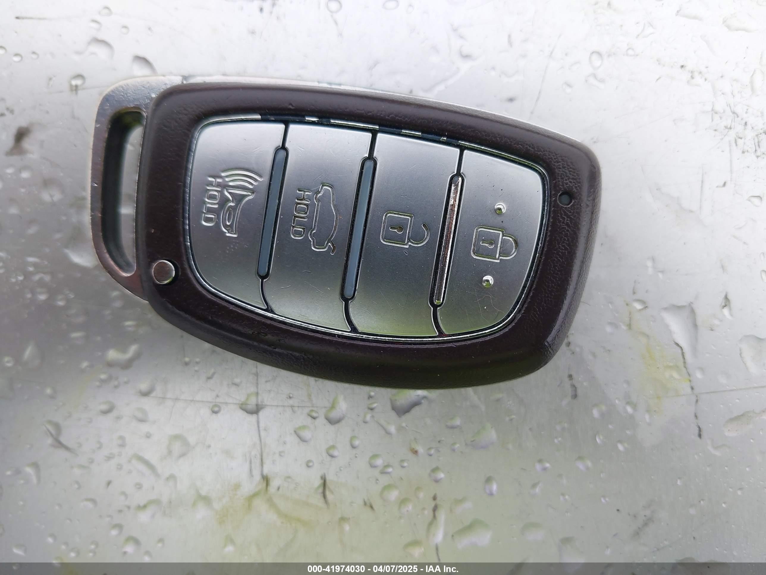 HYUNDAI ELANTRA image 11