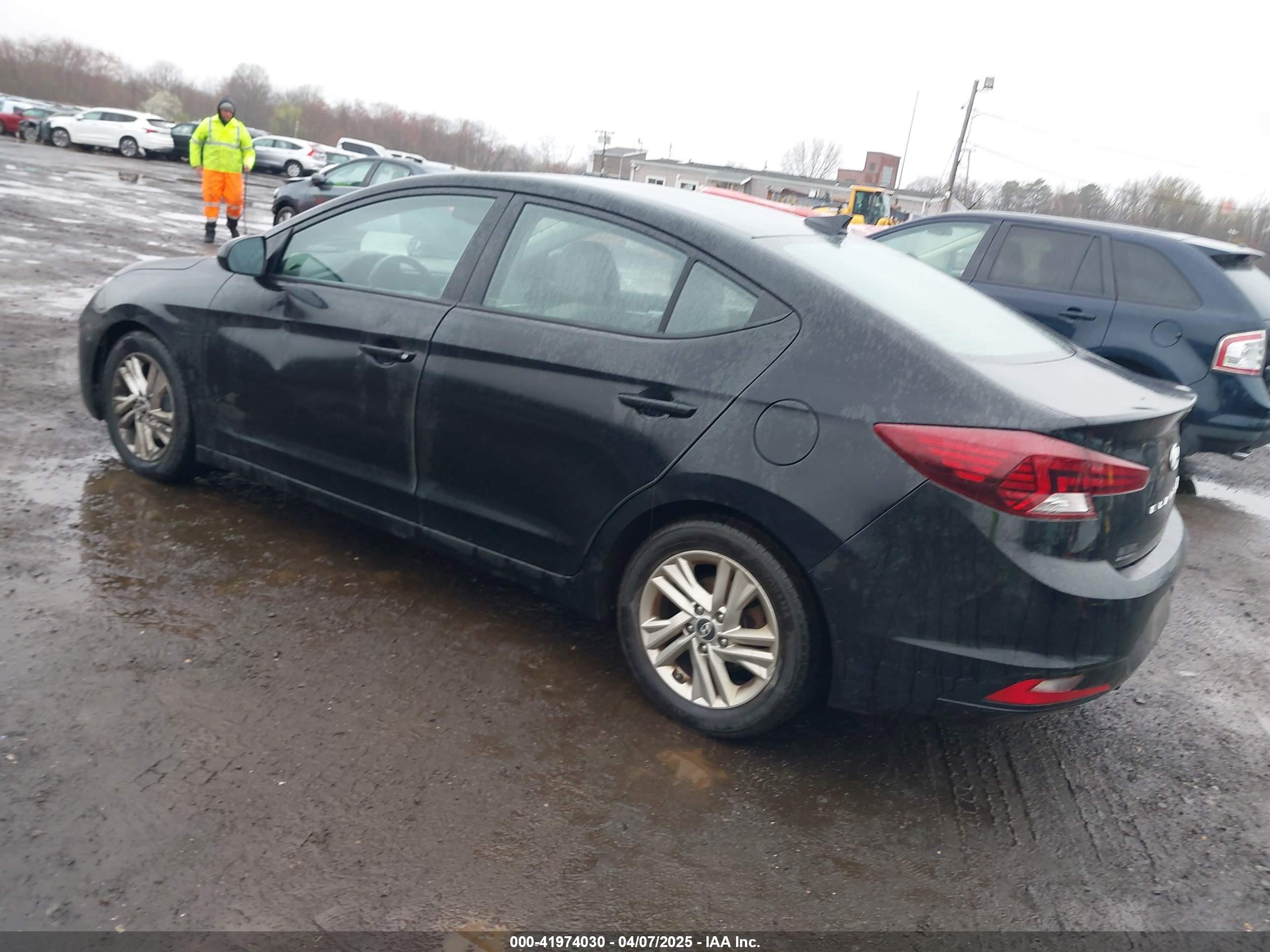 HYUNDAI ELANTRA image 3