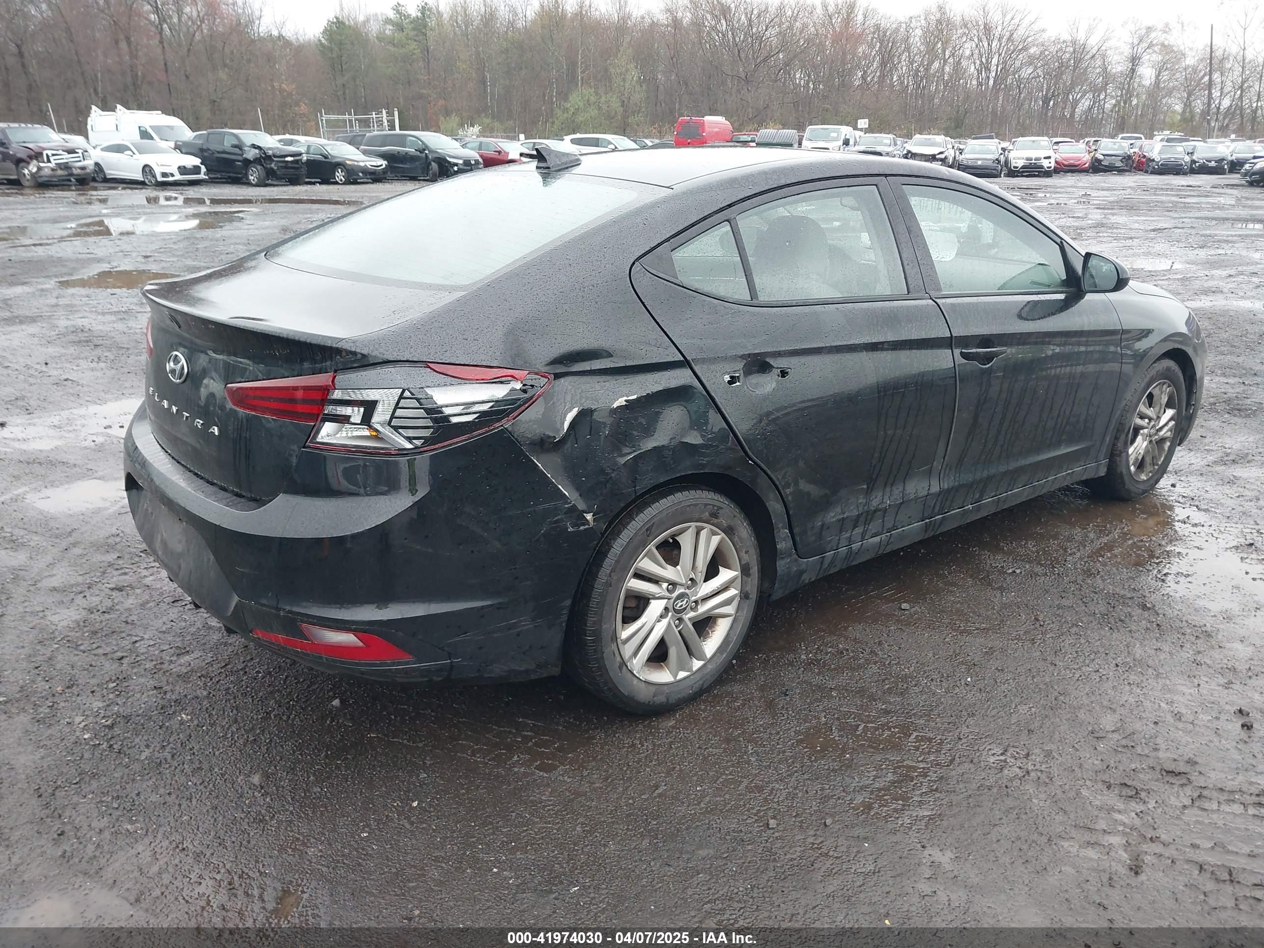 HYUNDAI ELANTRA image 4
