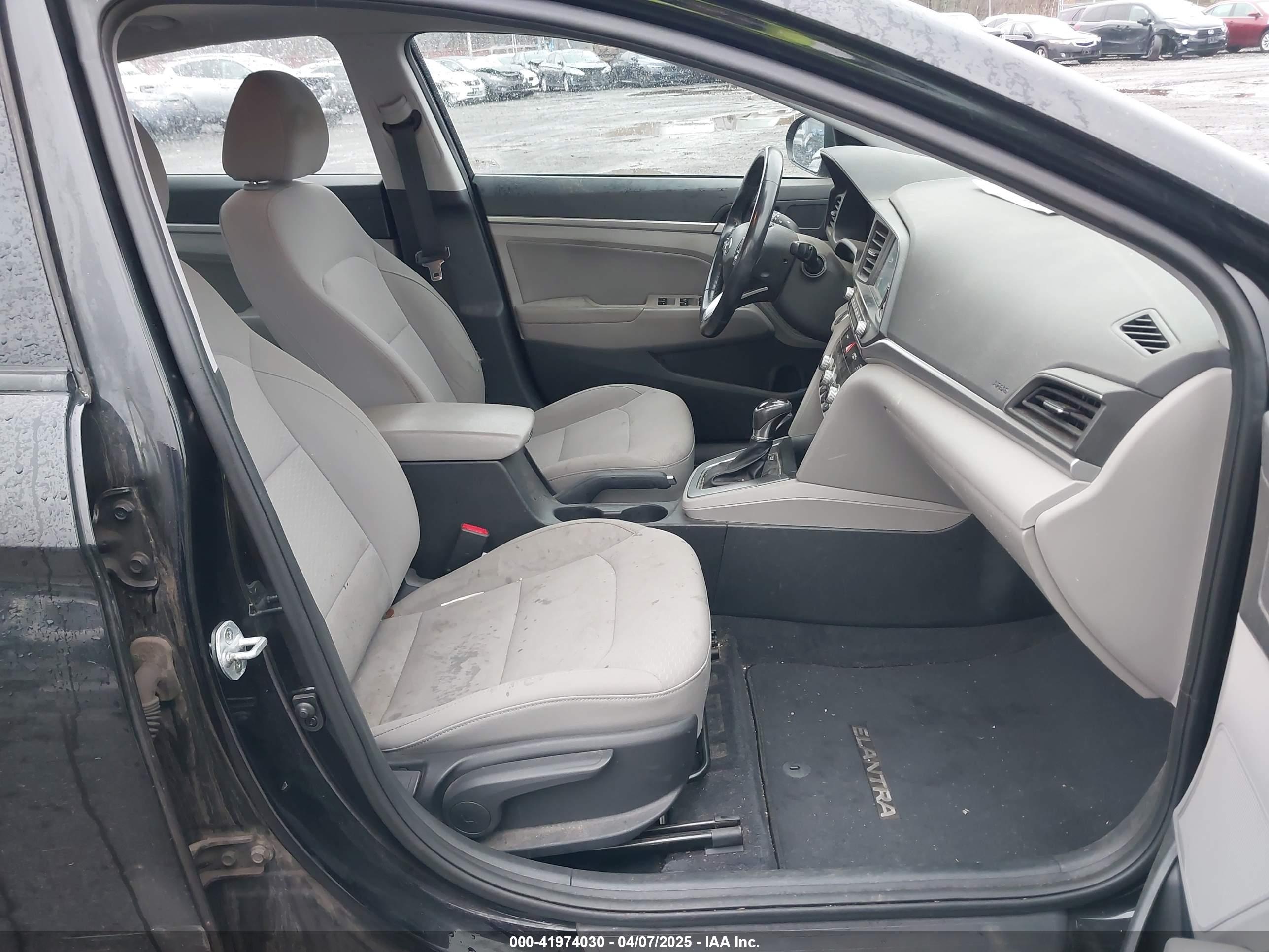HYUNDAI ELANTRA image 5