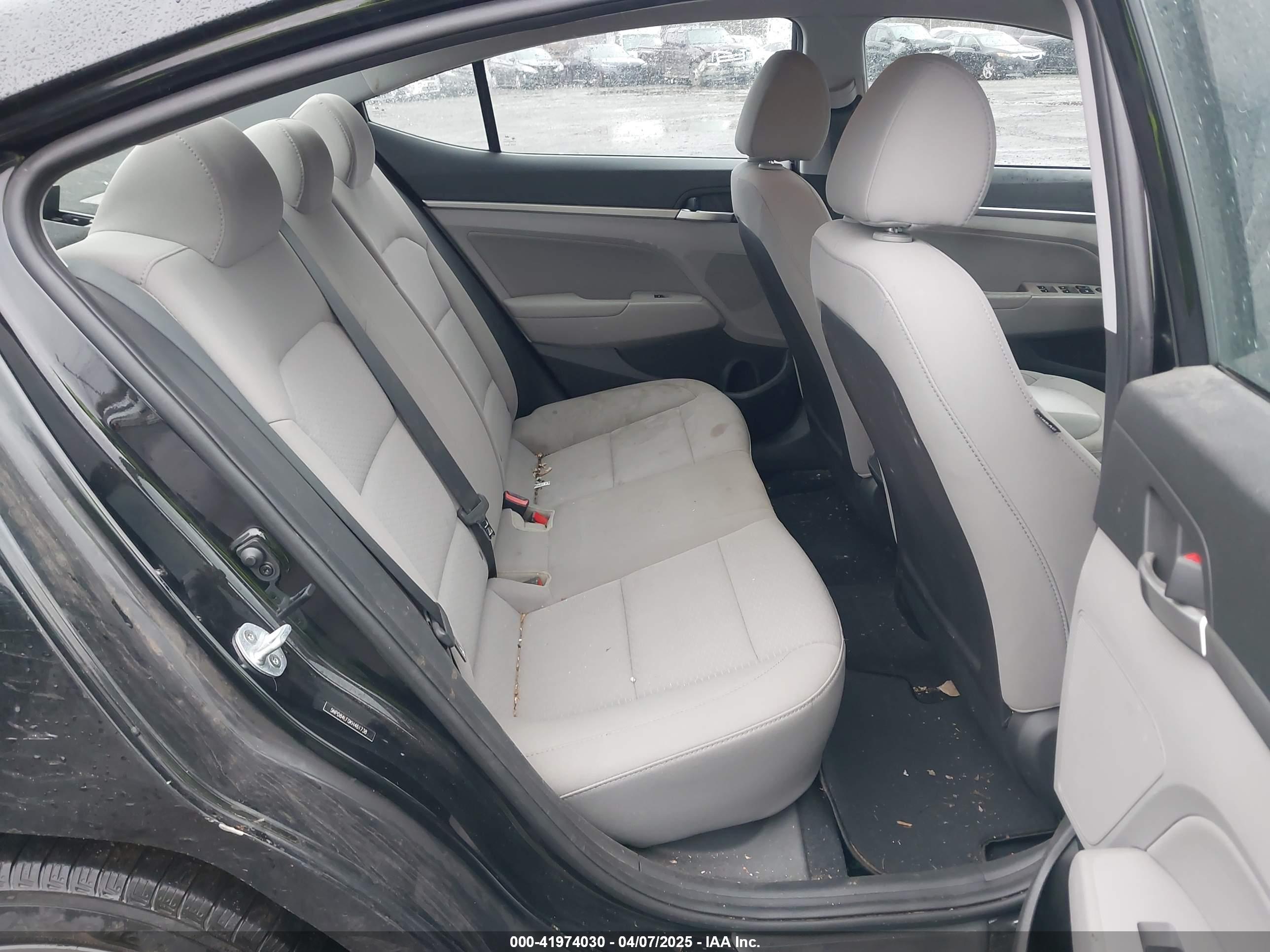 HYUNDAI ELANTRA image 8