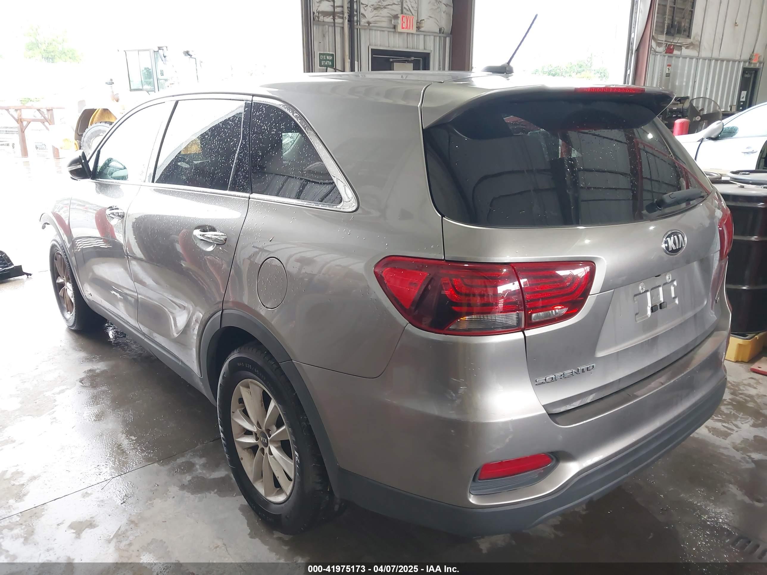 KIA SORENTO image 3