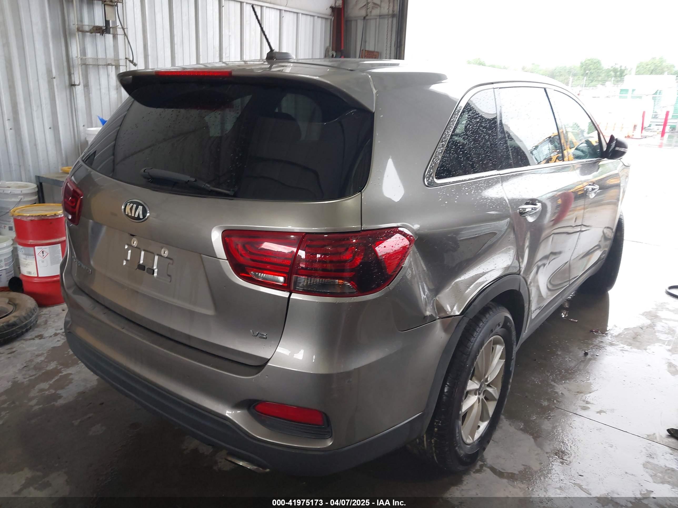 KIA SORENTO image 4