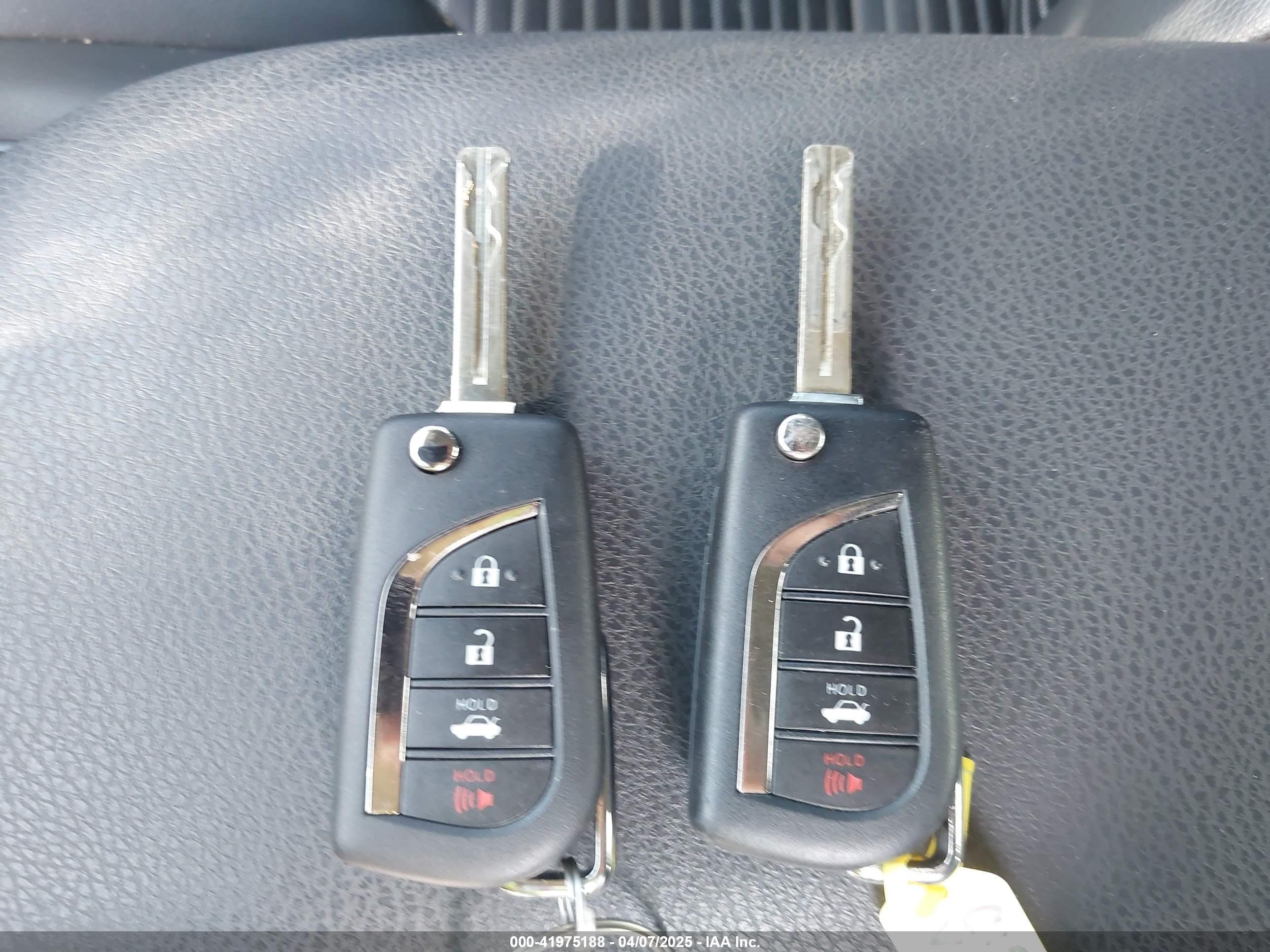 TOYOTA CAMRY image 11