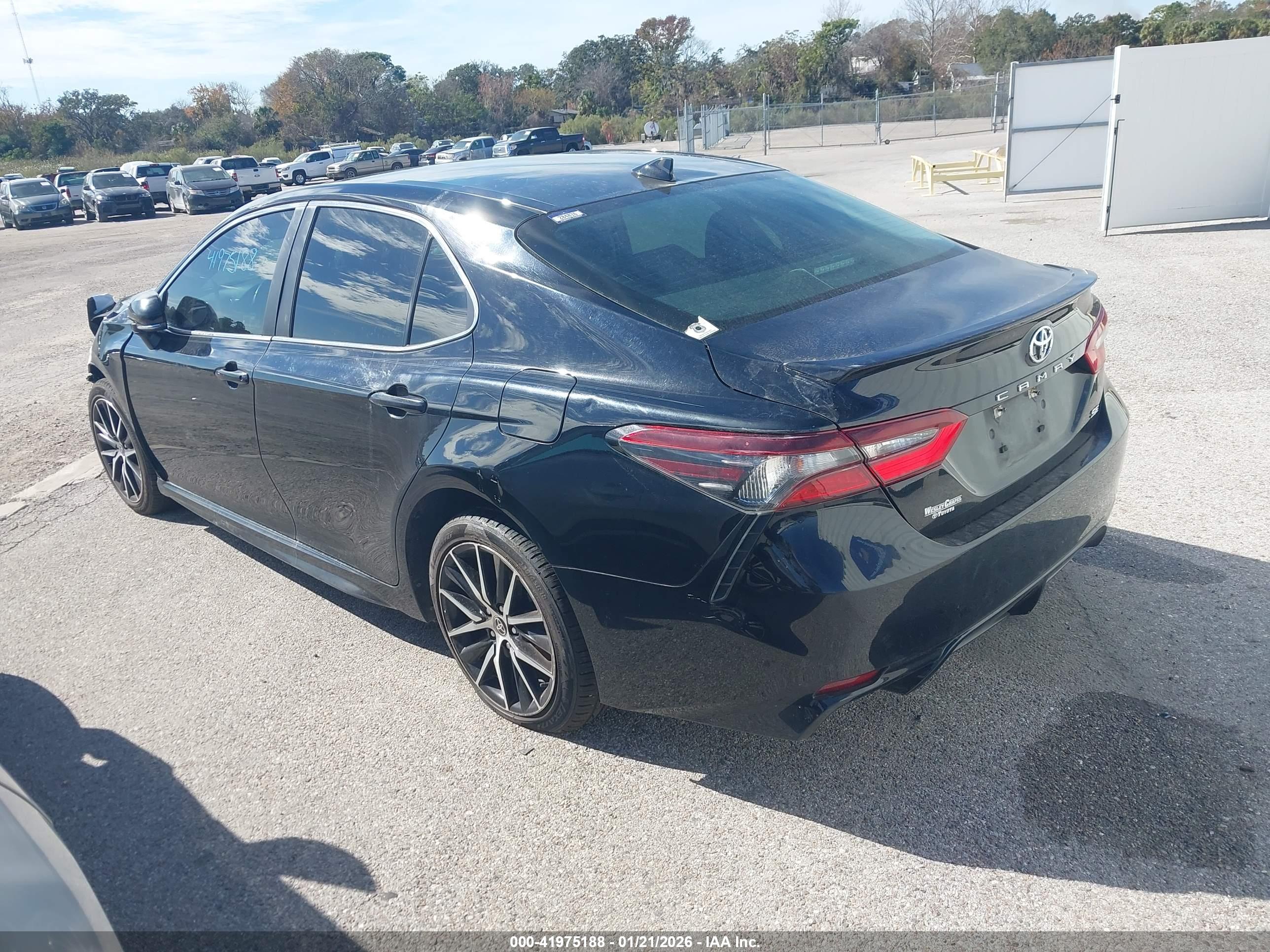 TOYOTA CAMRY image 3