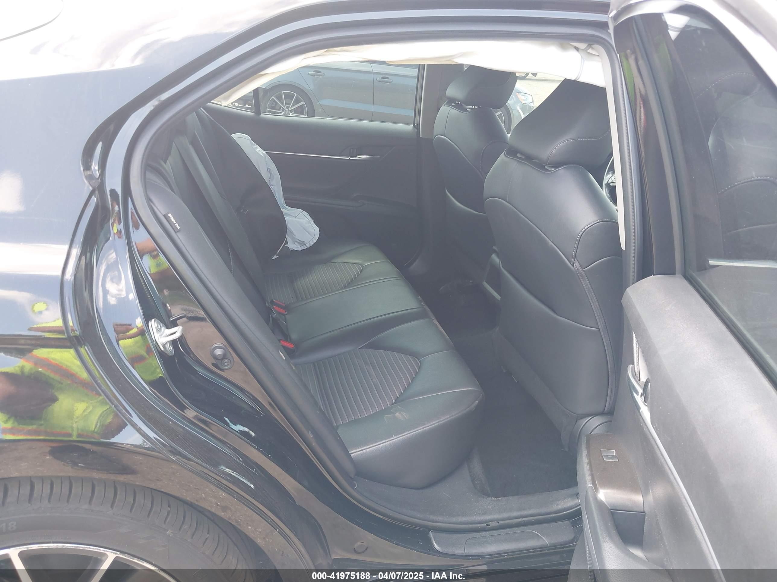 TOYOTA CAMRY image 8