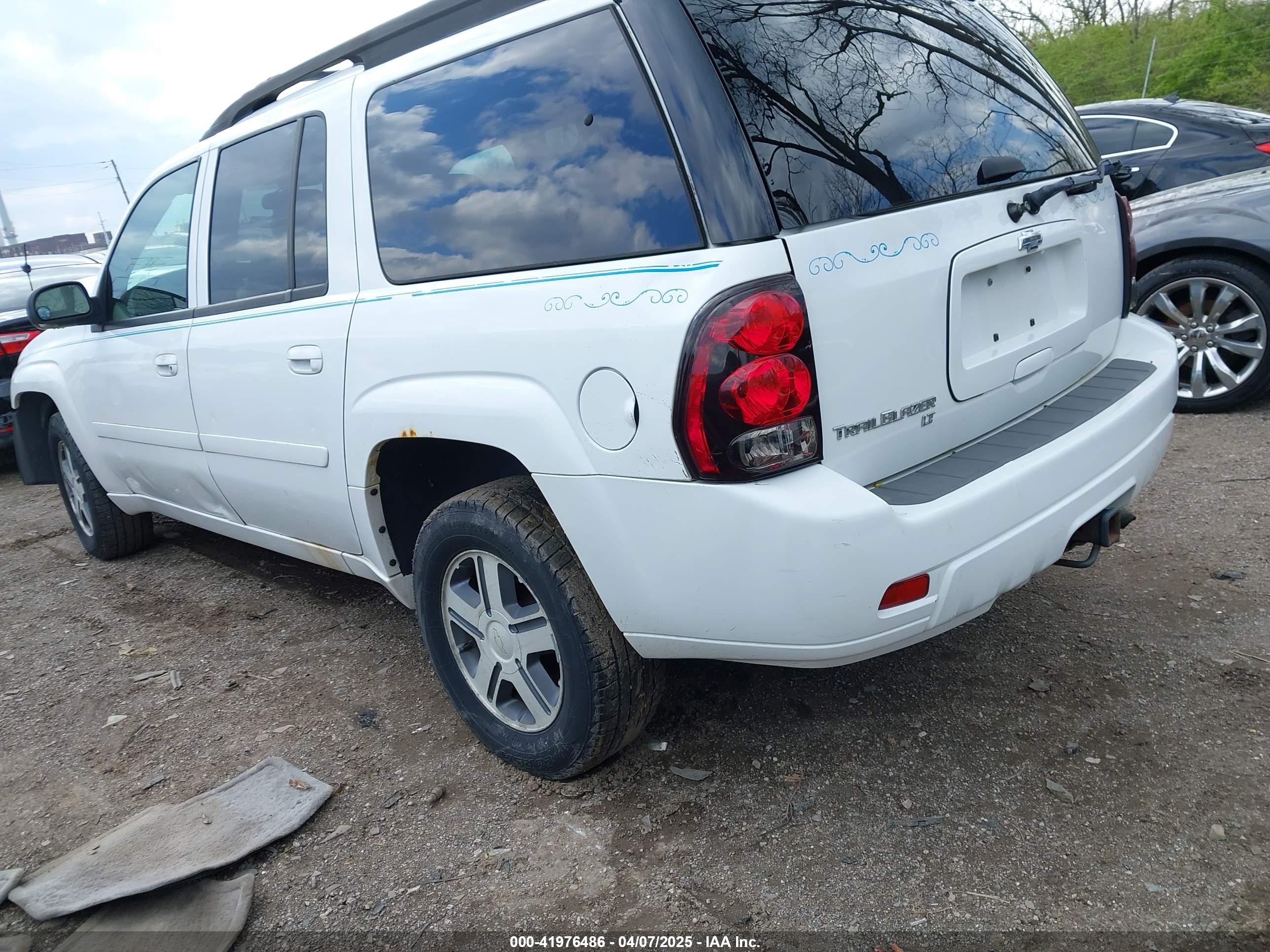 CHEVROLET TRAILBLAZER image 3