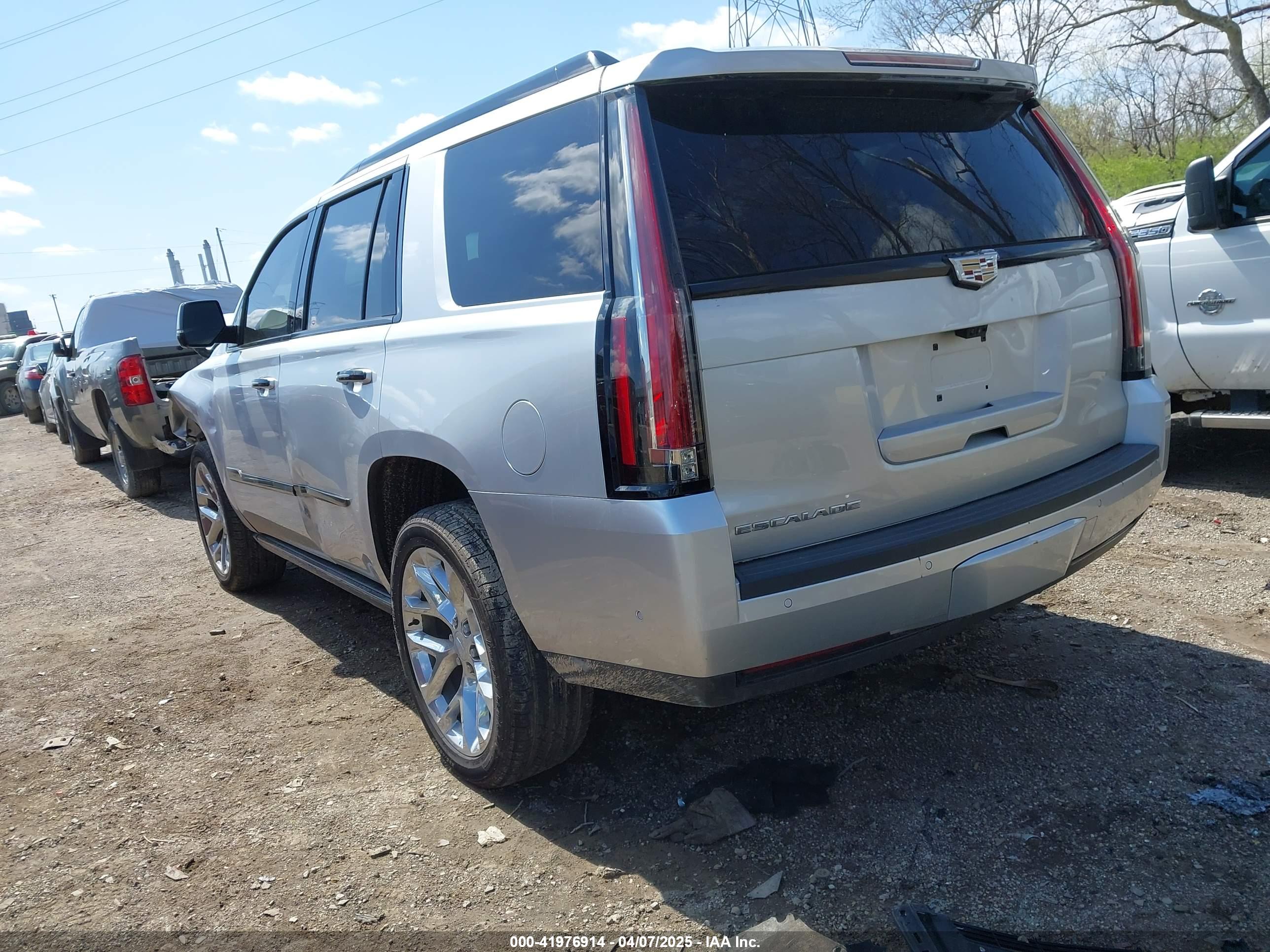CADILLAC ESCALADE image 3