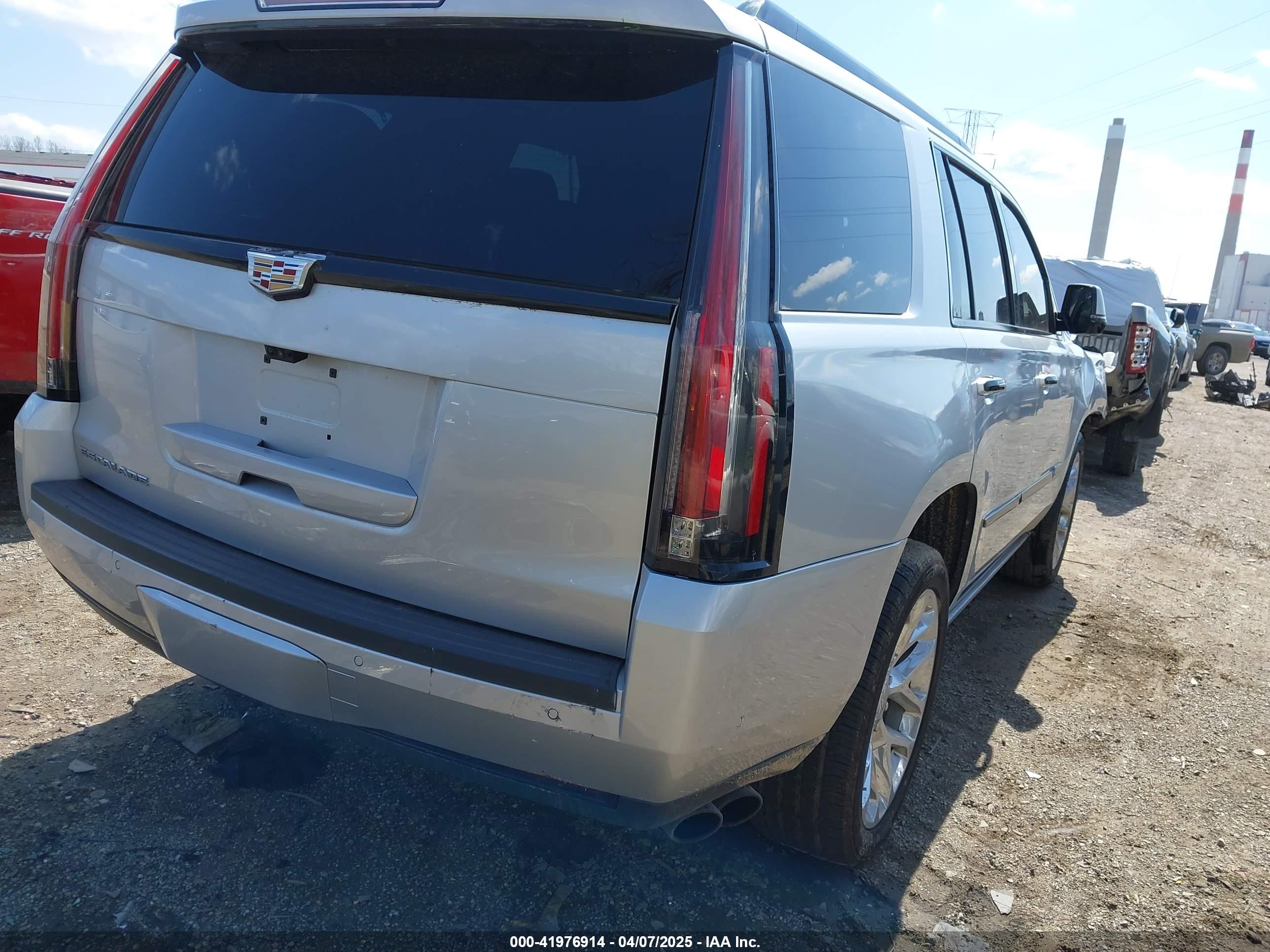 CADILLAC ESCALADE image 4