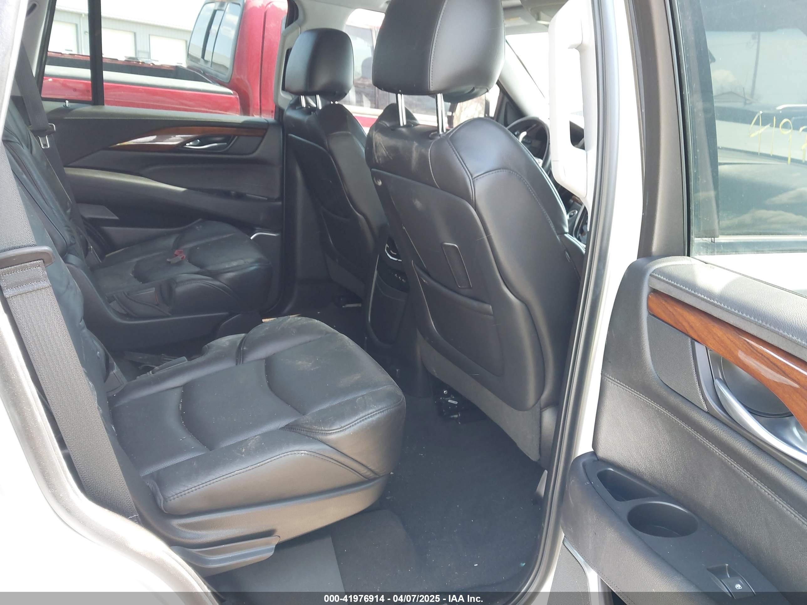 CADILLAC ESCALADE image 8