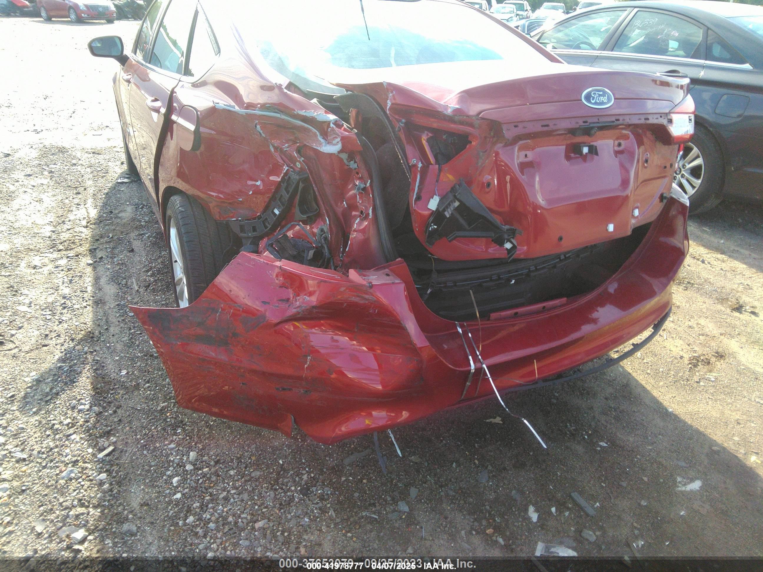 FORD FUSION image 6