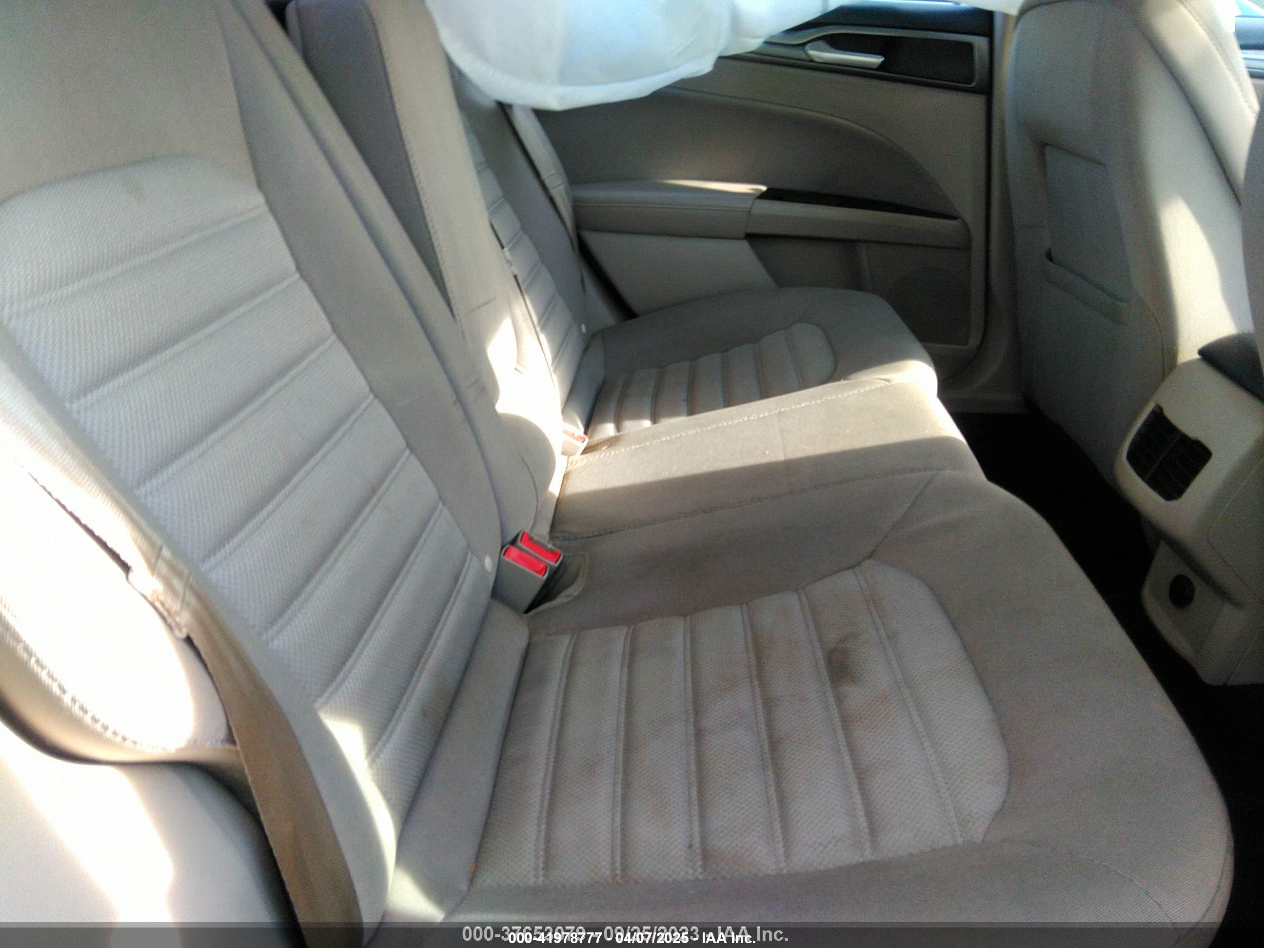 FORD FUSION image 8