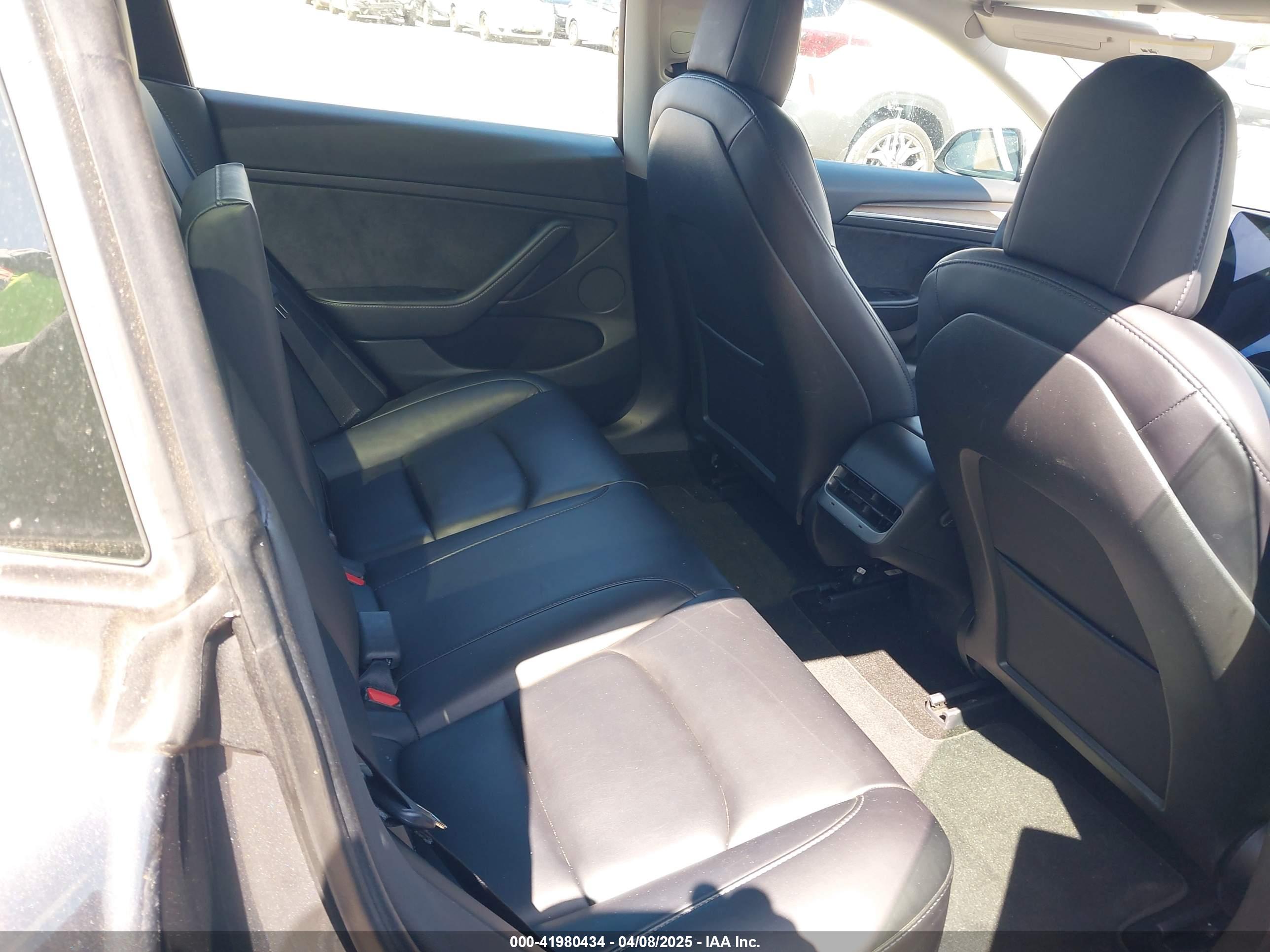 TESLA MODEL image 8