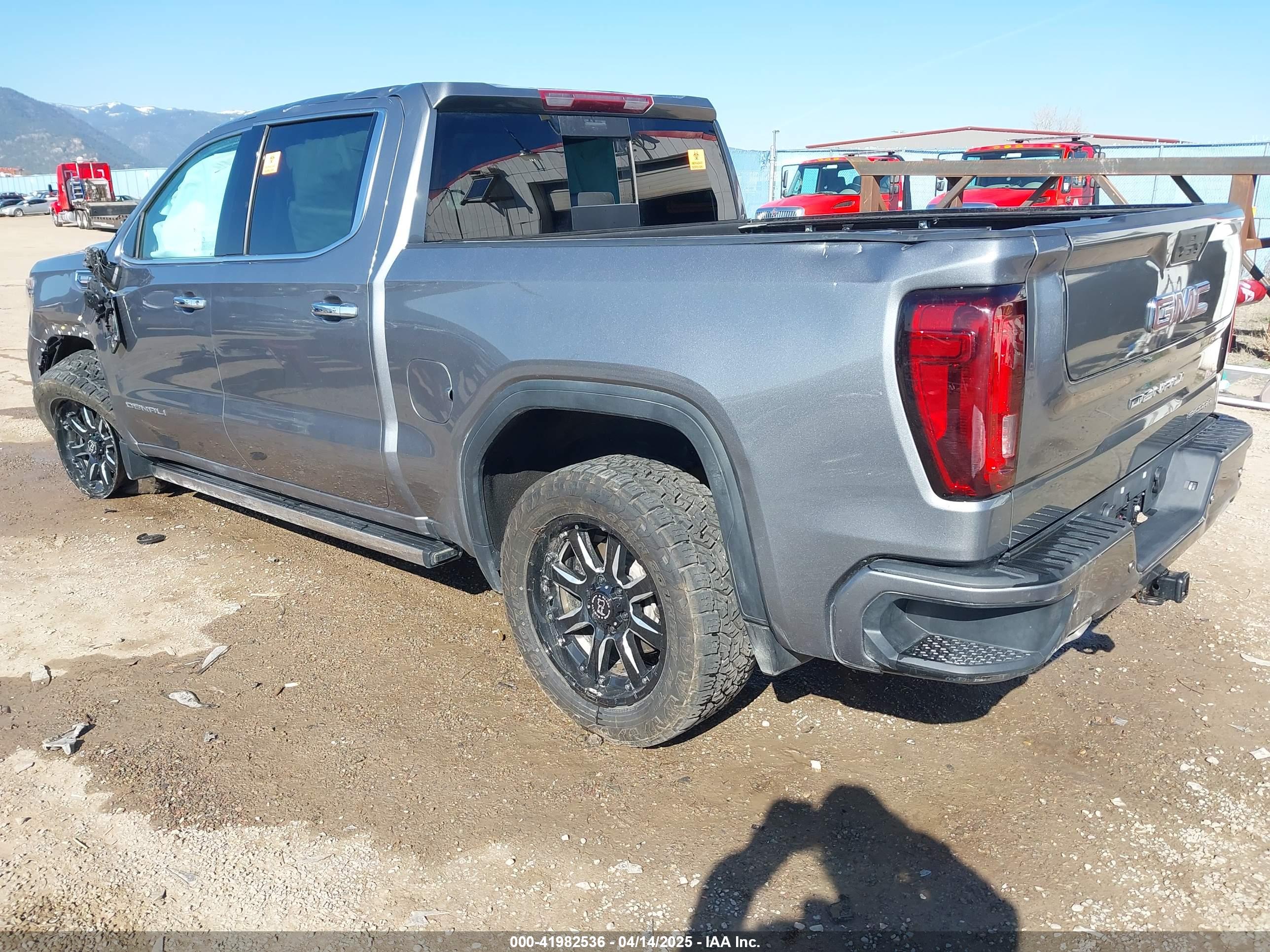 GMC SIERRA image 3