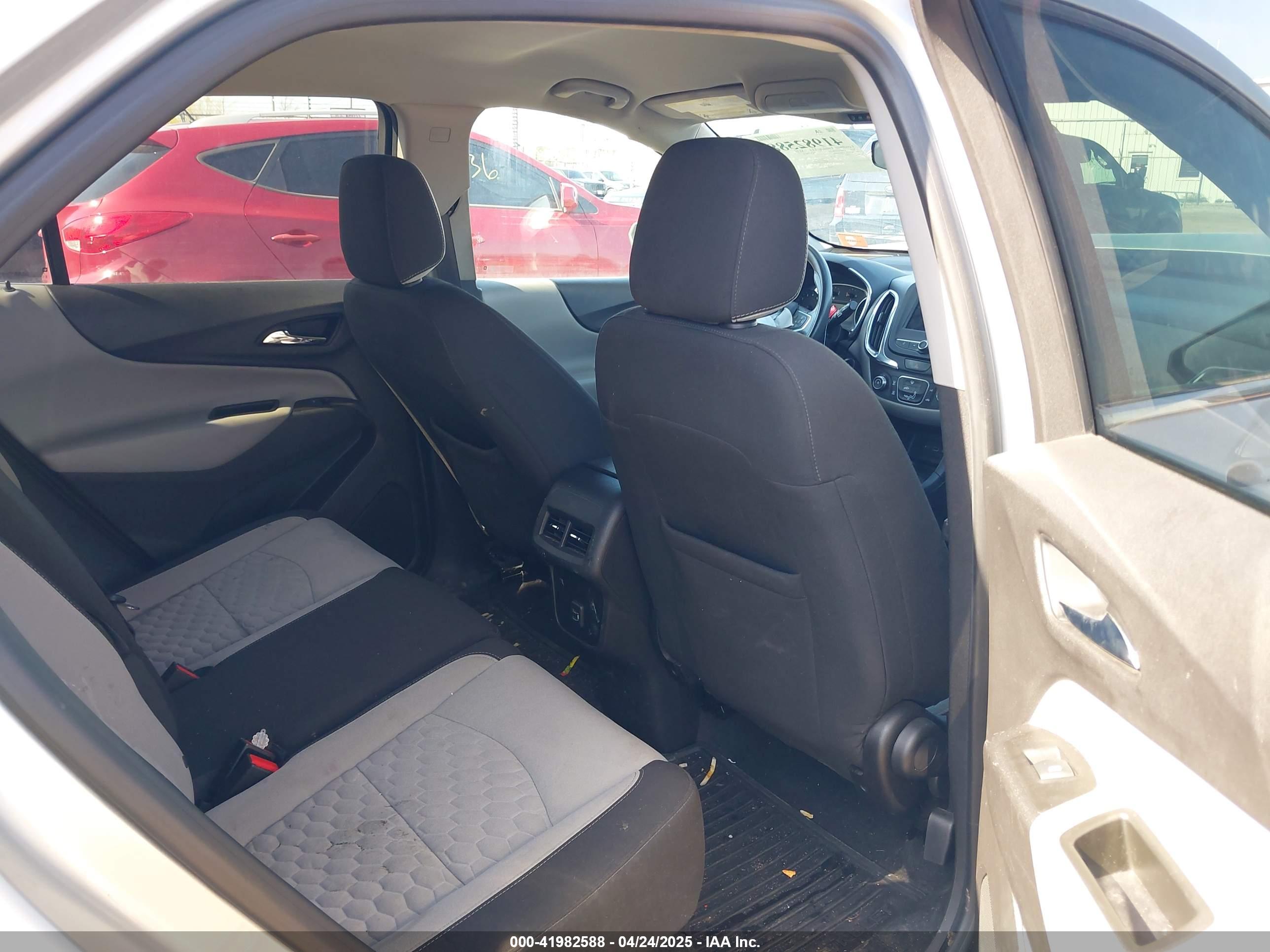 CHEVROLET EQUINOX image 8