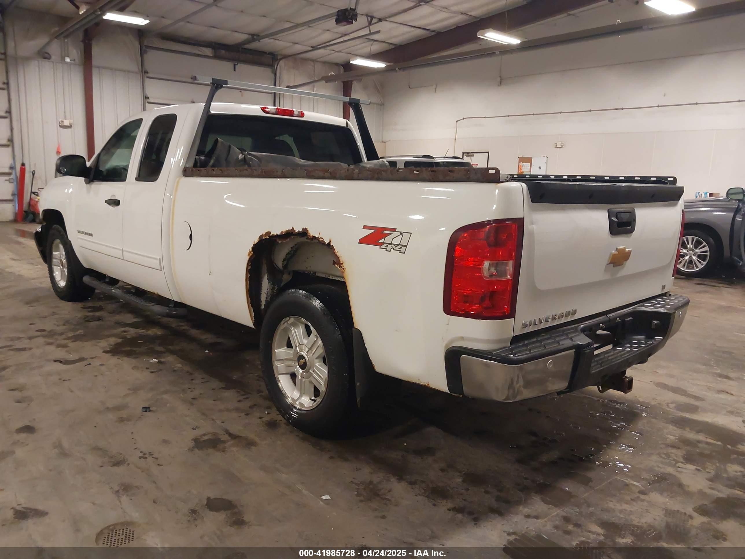 CHEVROLET SILVERADO image 3