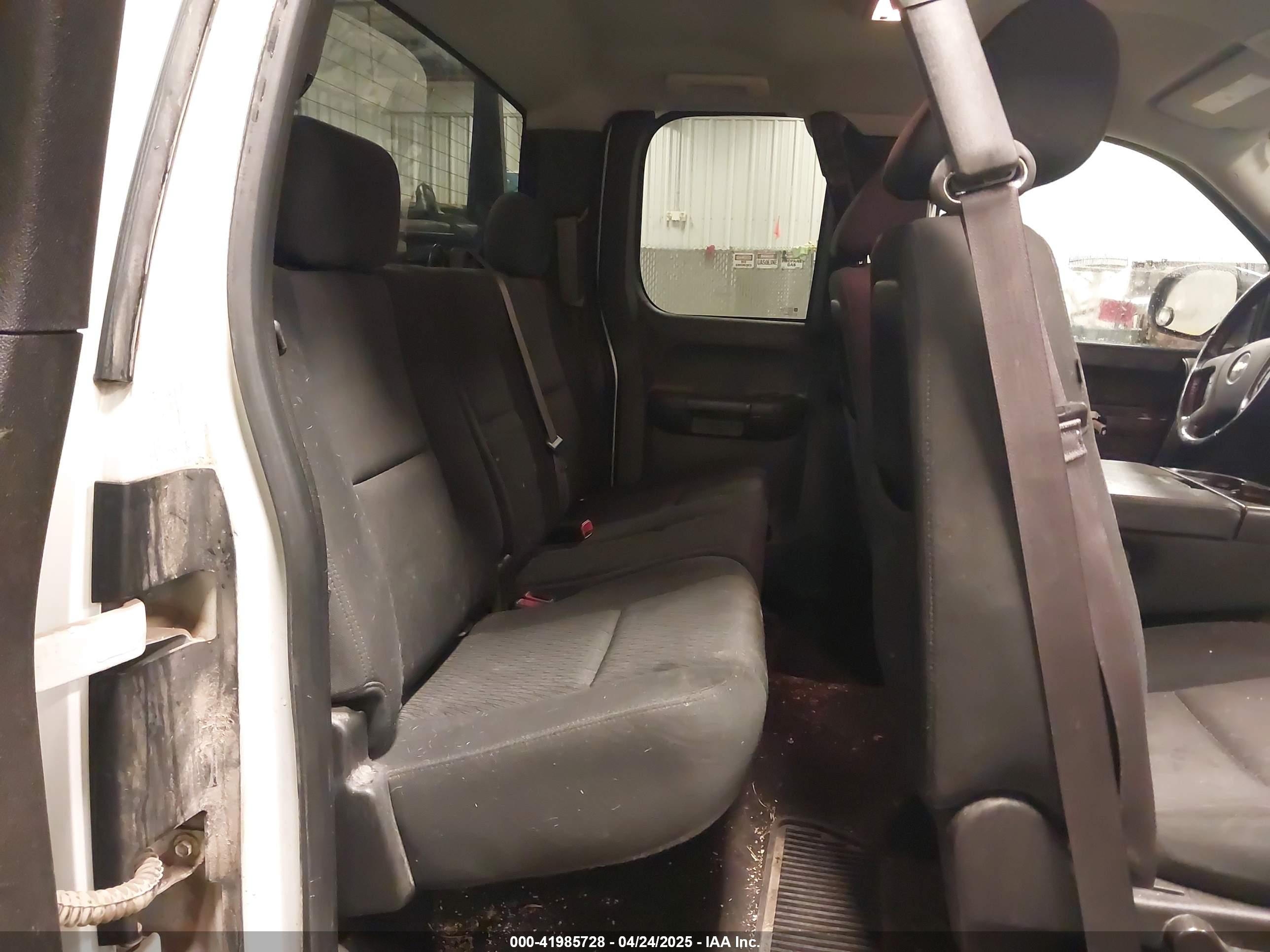 CHEVROLET SILVERADO image 8