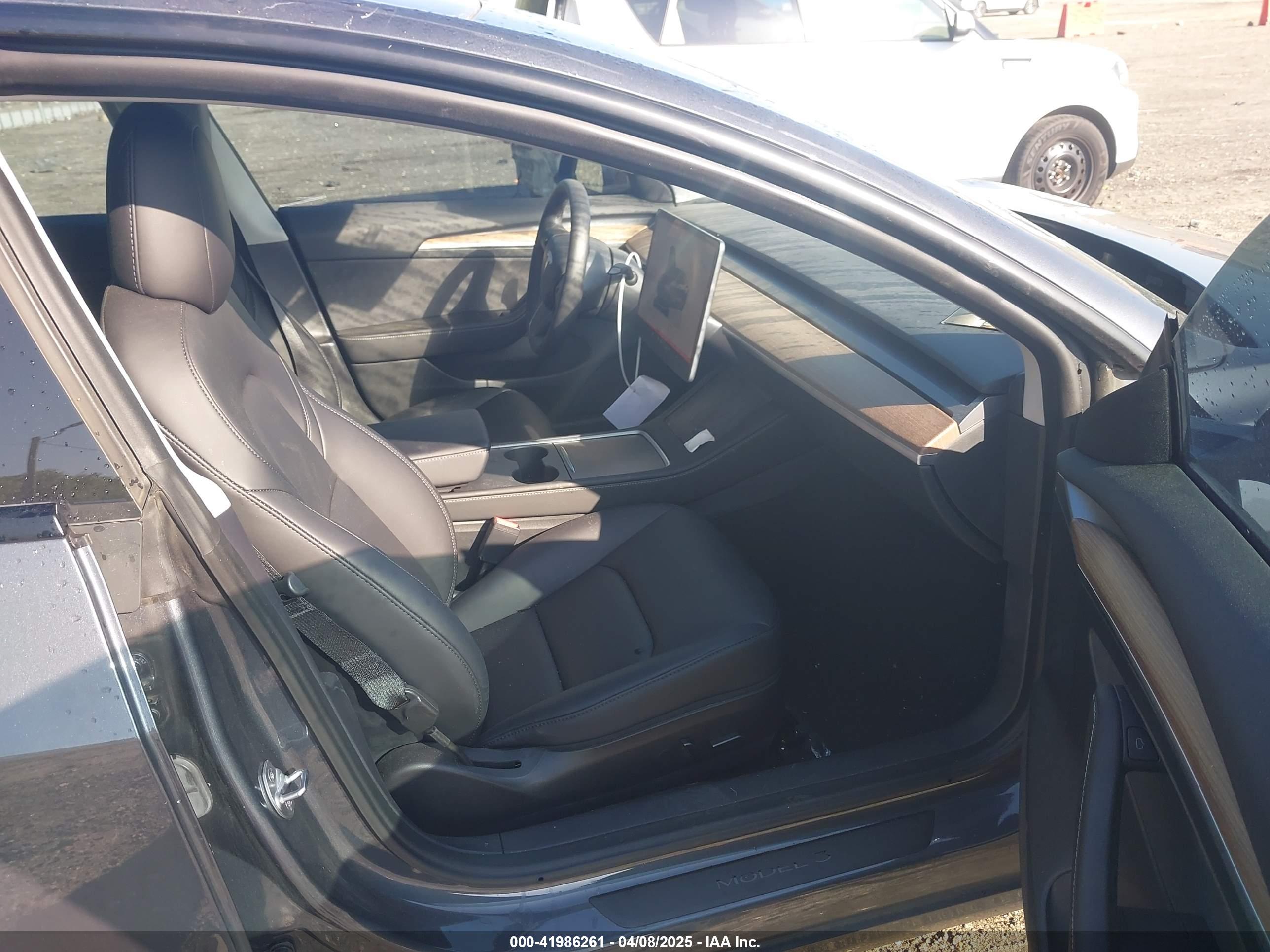 TESLA MODEL image 5