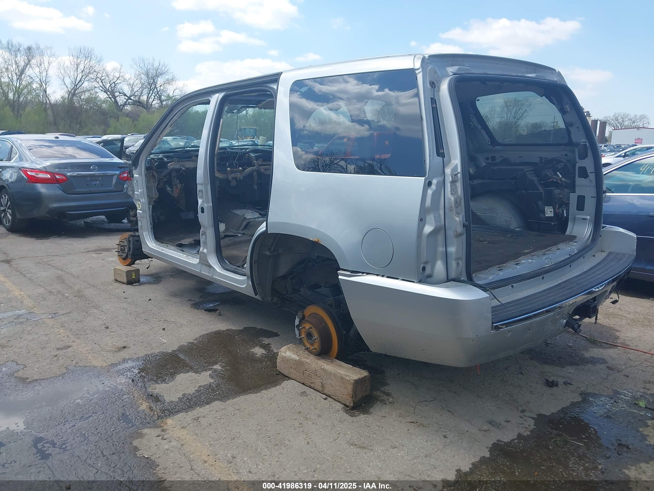 GMC YUKON image 3