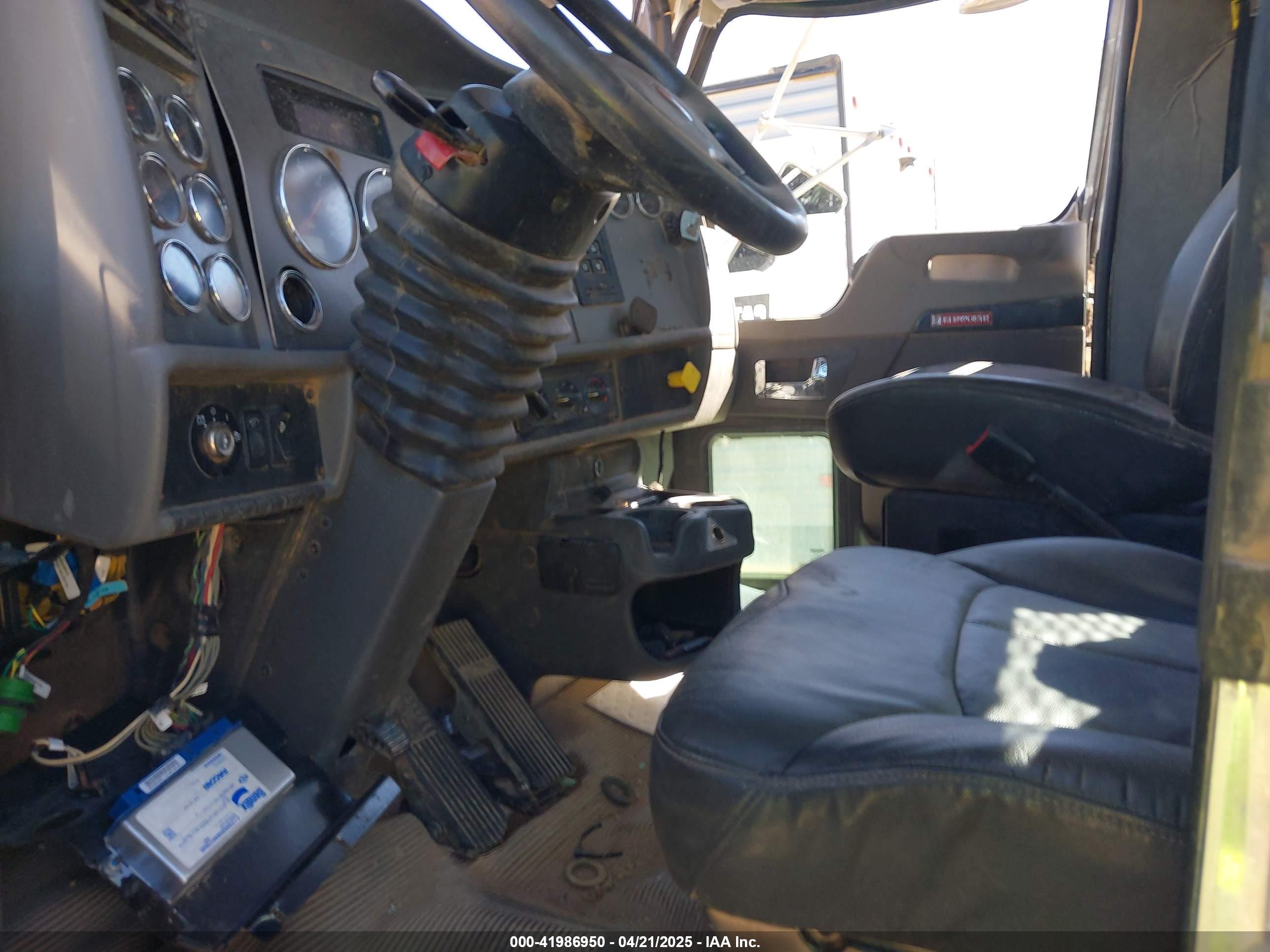 KENWORTH T3 image 5