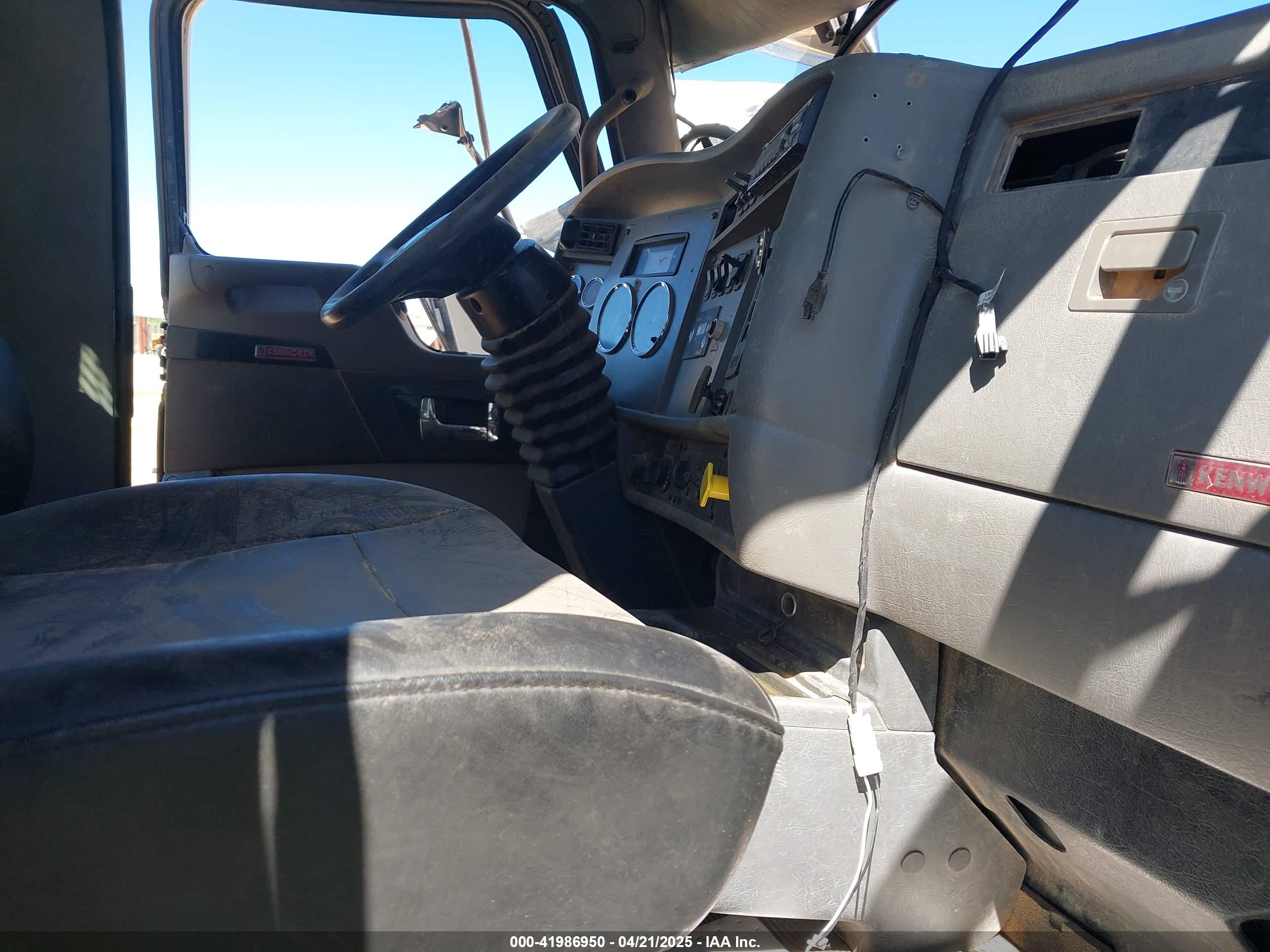 KENWORTH T3 image 7