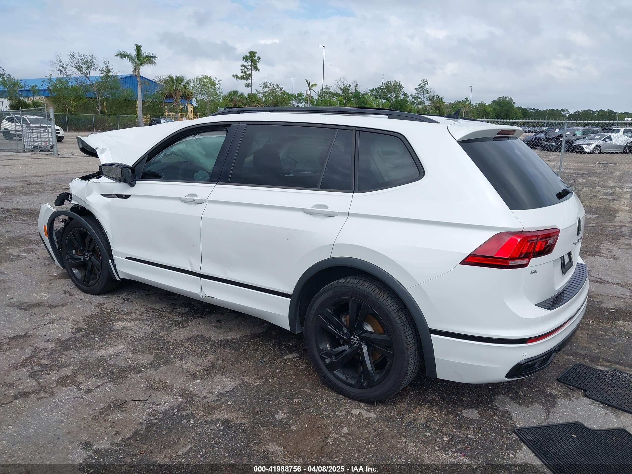 VOLKSWAGEN TIGUAN image 3