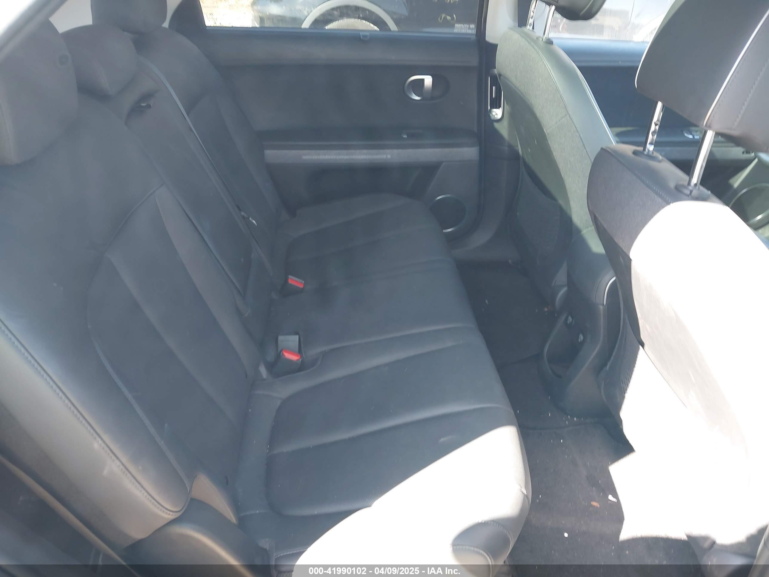 HYUNDAI IONIQ image 8