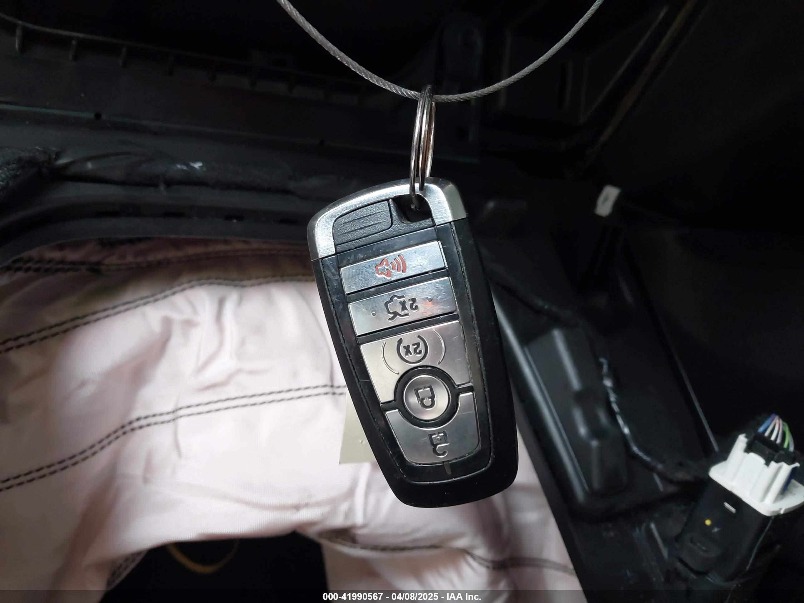 FORD FUSION image 11