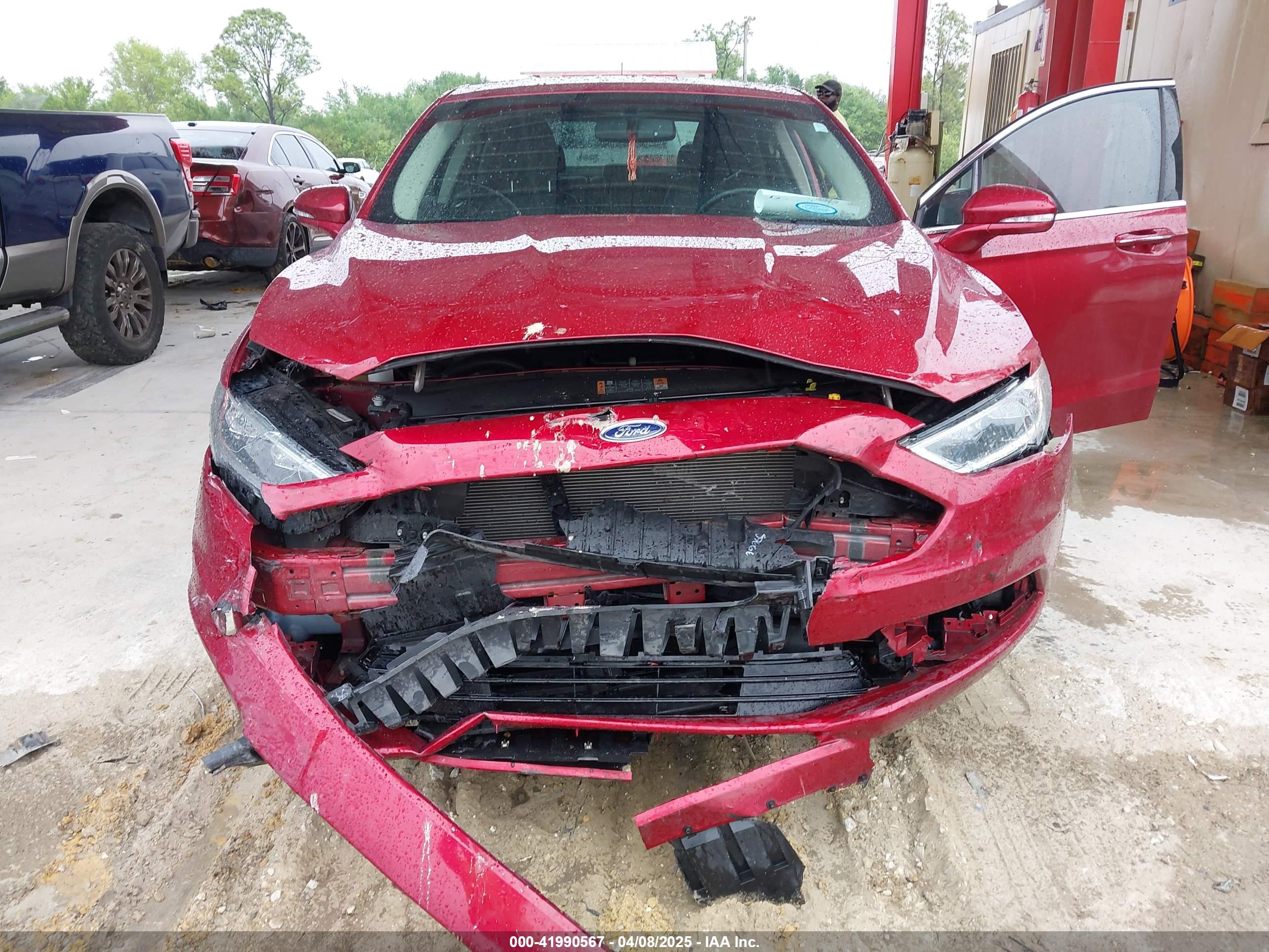 FORD FUSION image 6