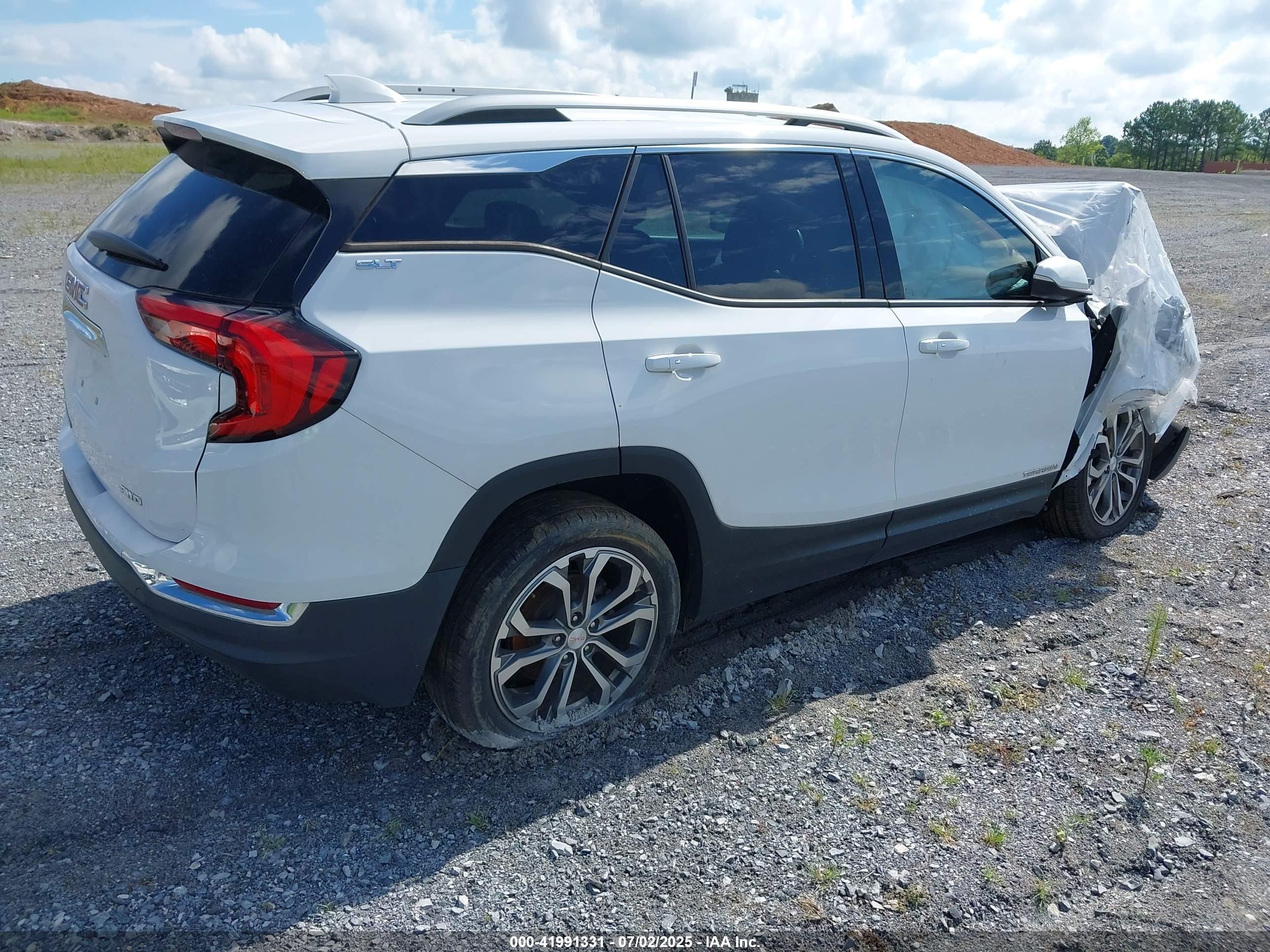 GMC TERRAIN image 4