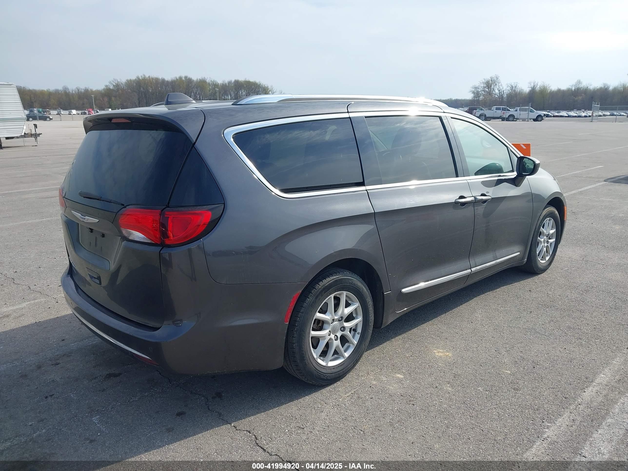 CHRYSLER PACIFICA image 4
