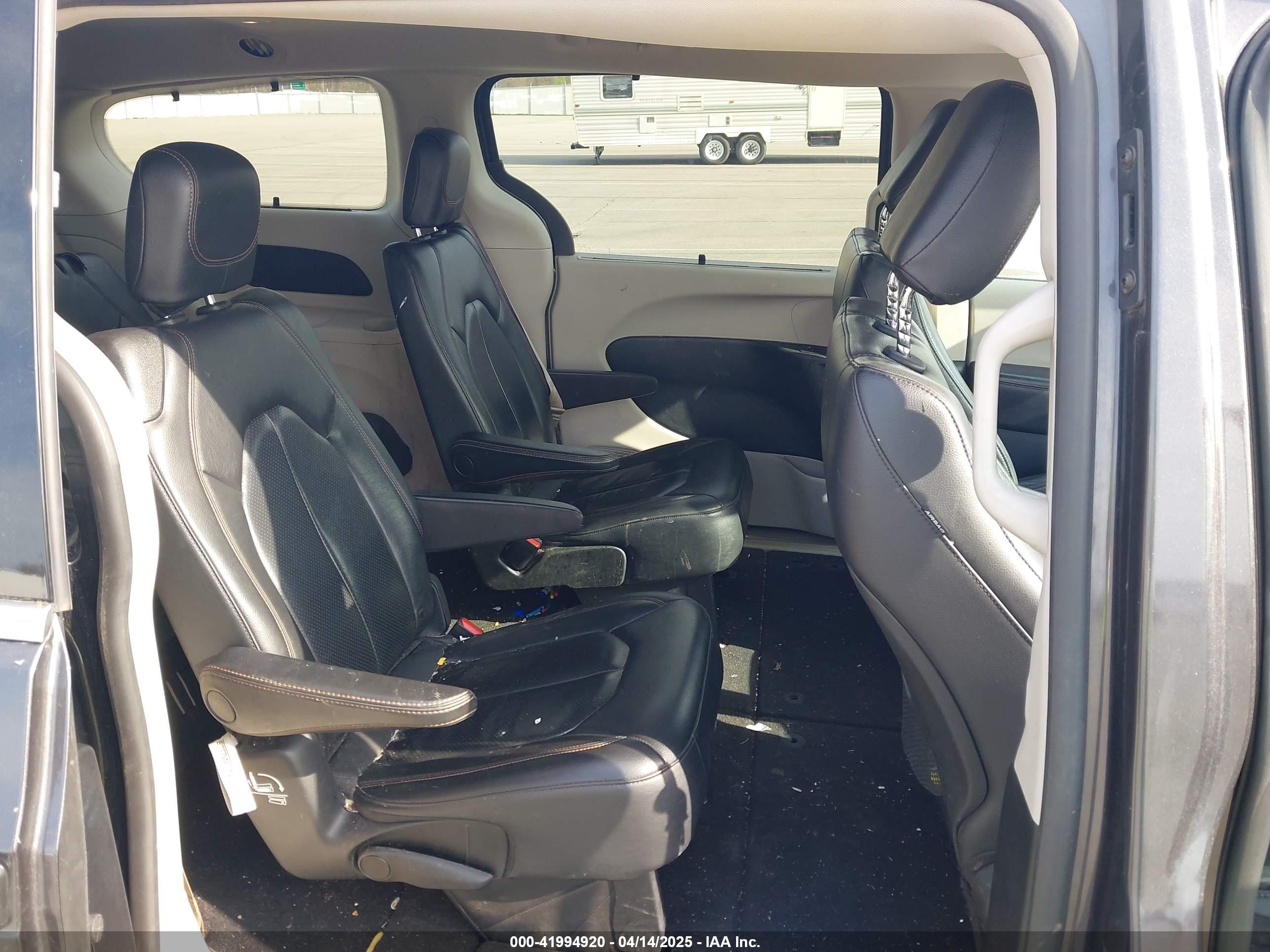 CHRYSLER PACIFICA image 8