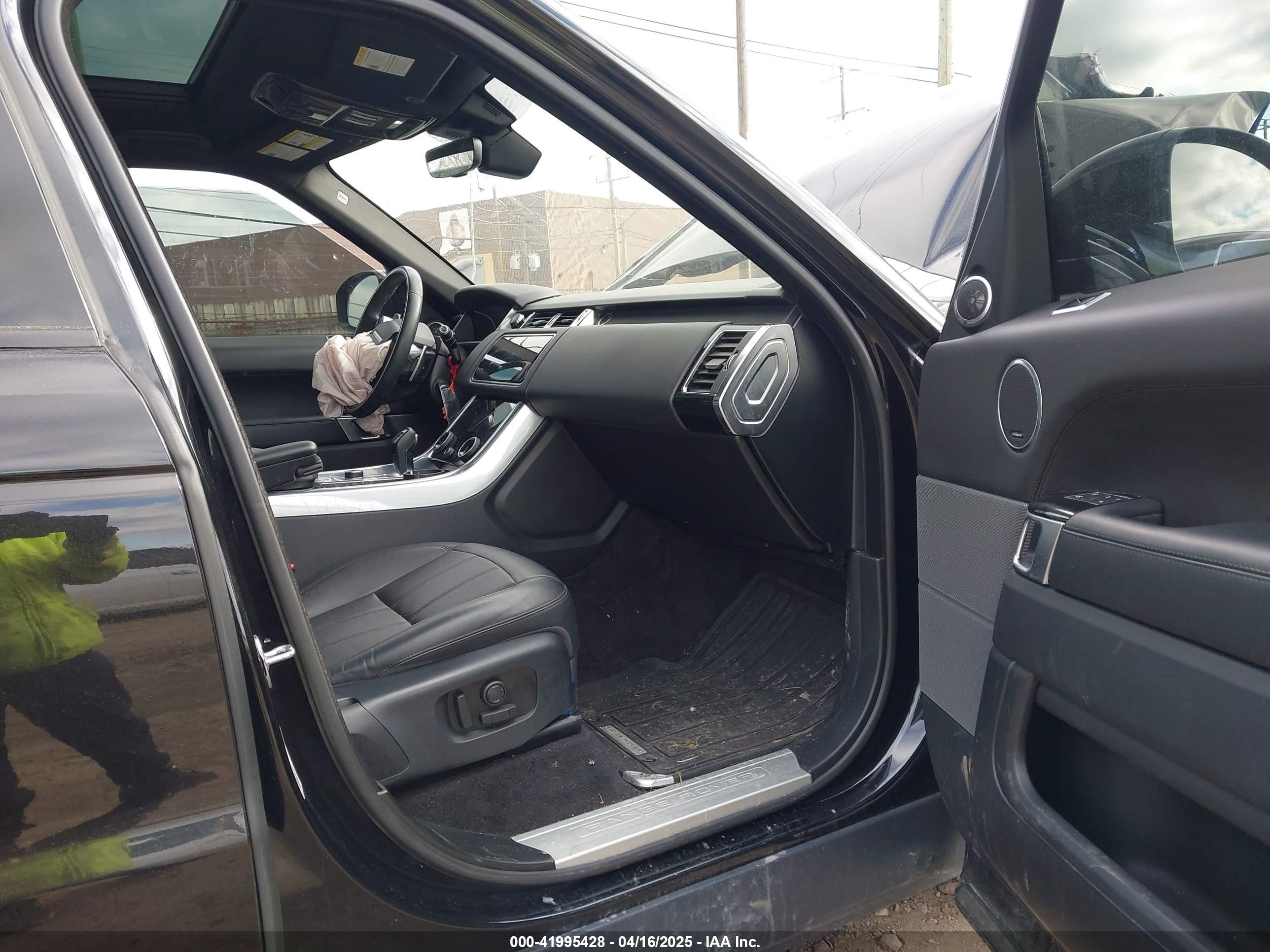 LAND ROVER image 5