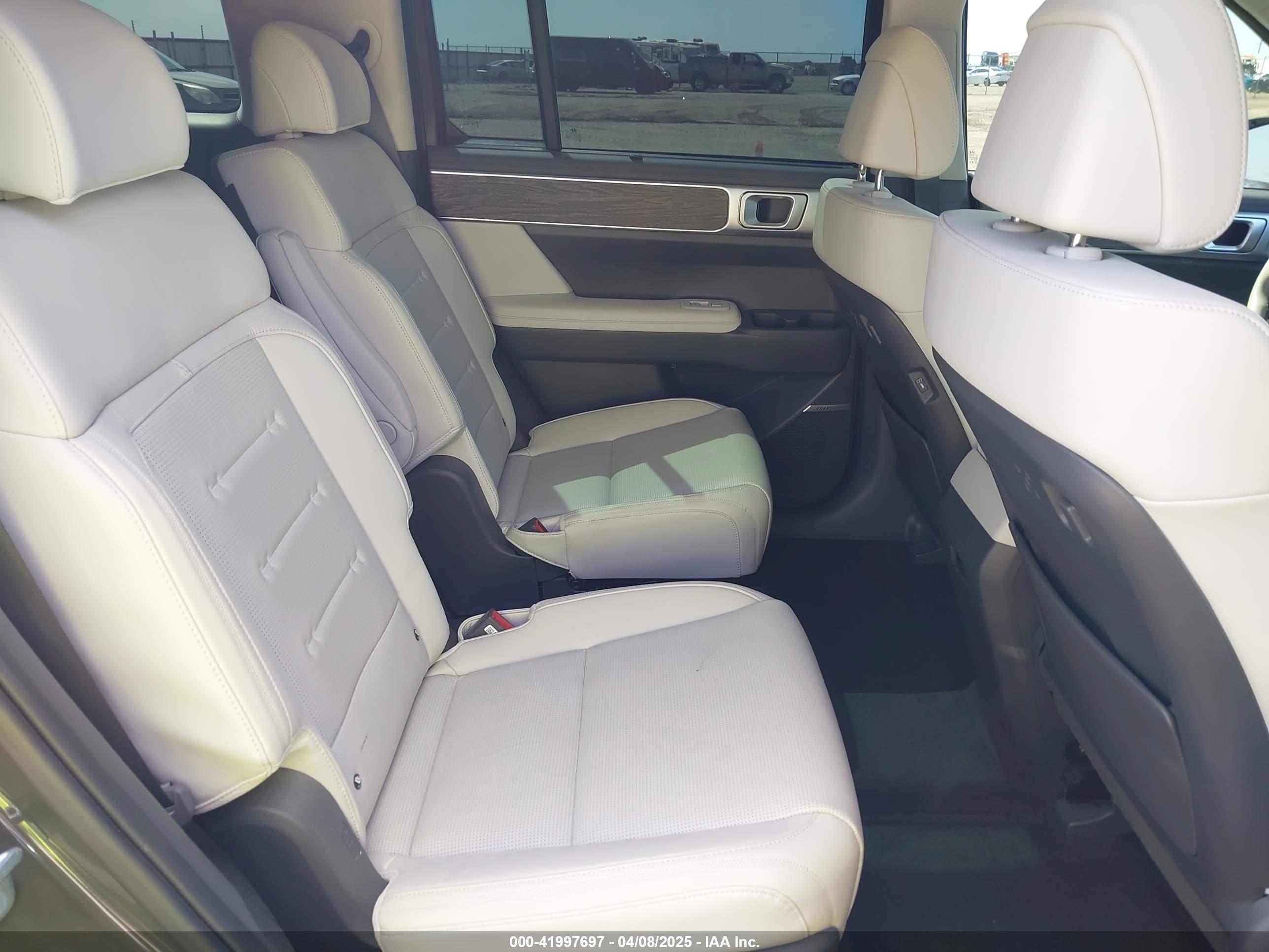 HYUNDAI SANTA image 8