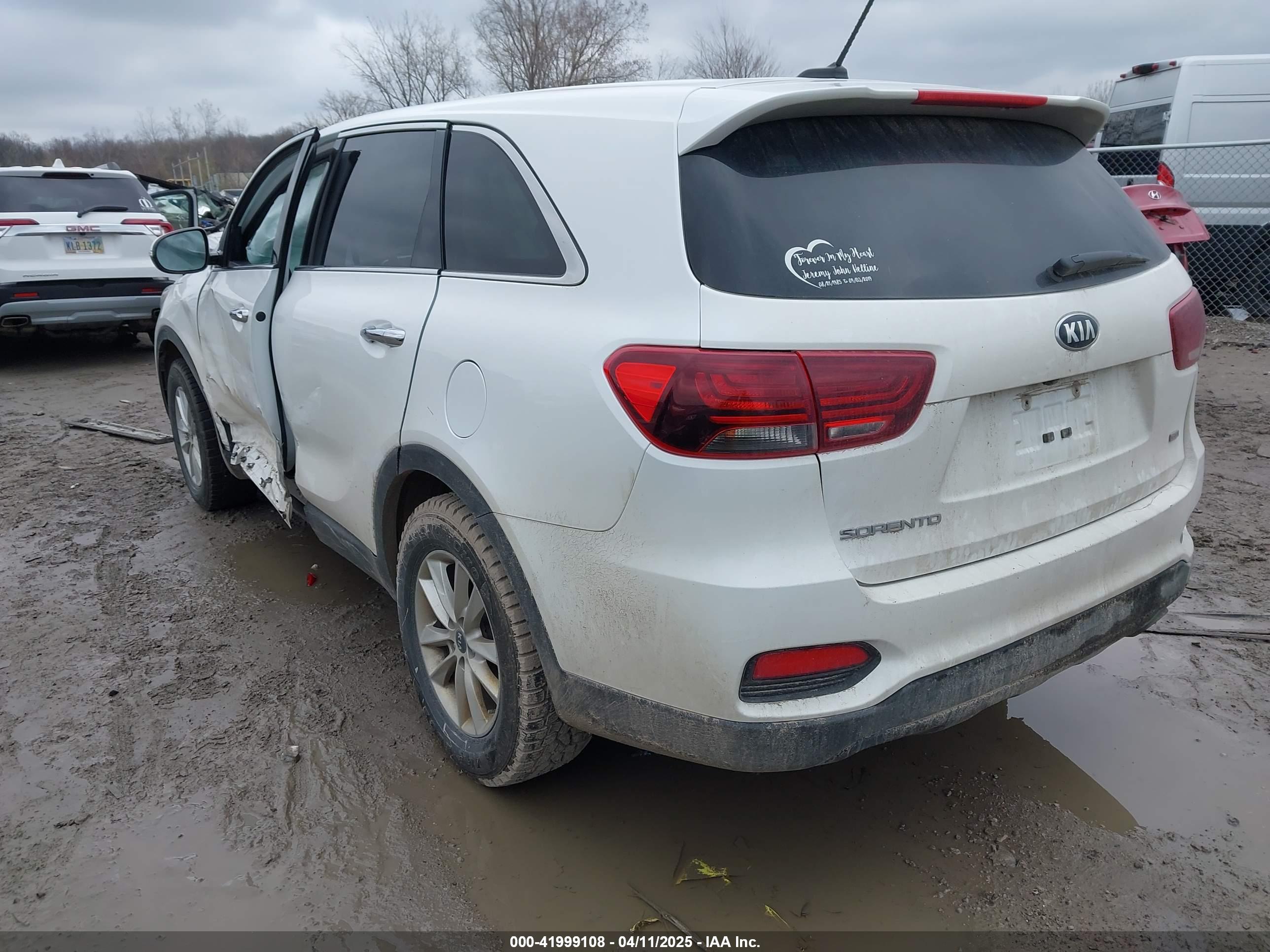 KIA SORENTO image 3