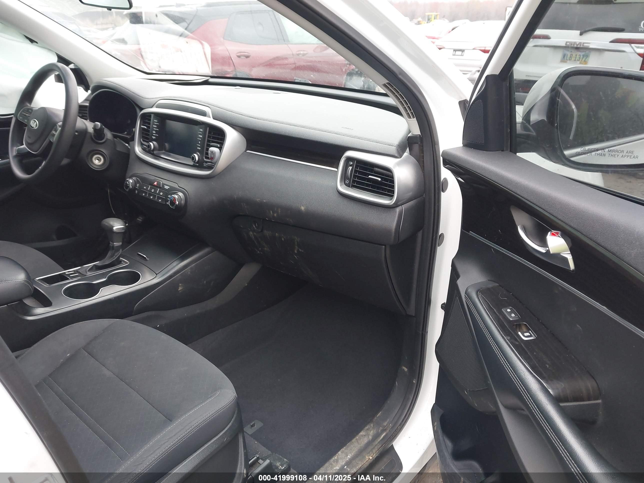 KIA SORENTO image 5